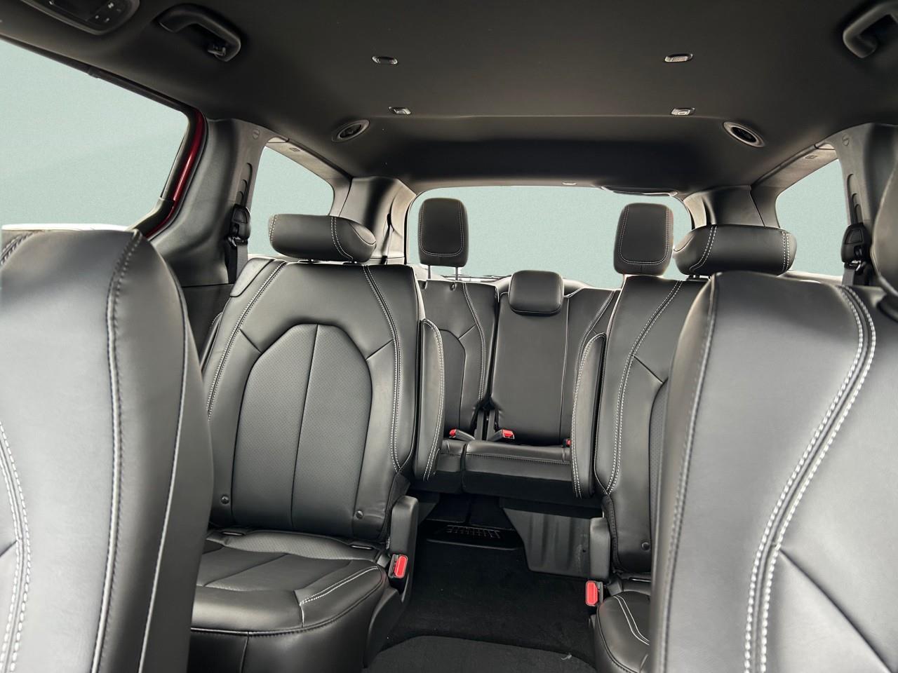 2026 Chrysler Pacifica Select FWD Photo