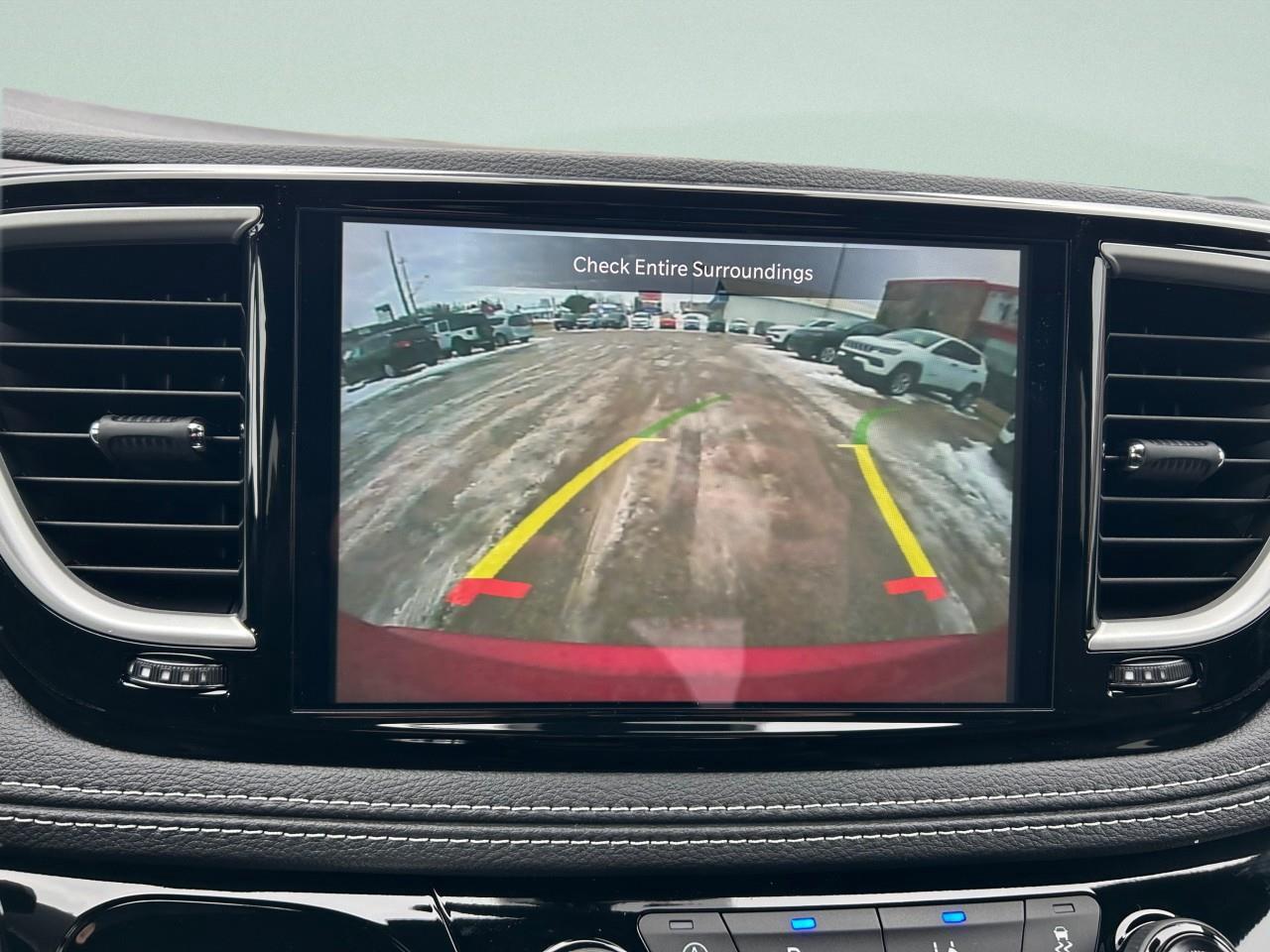 2026 Chrysler Pacifica Select FWD Photo