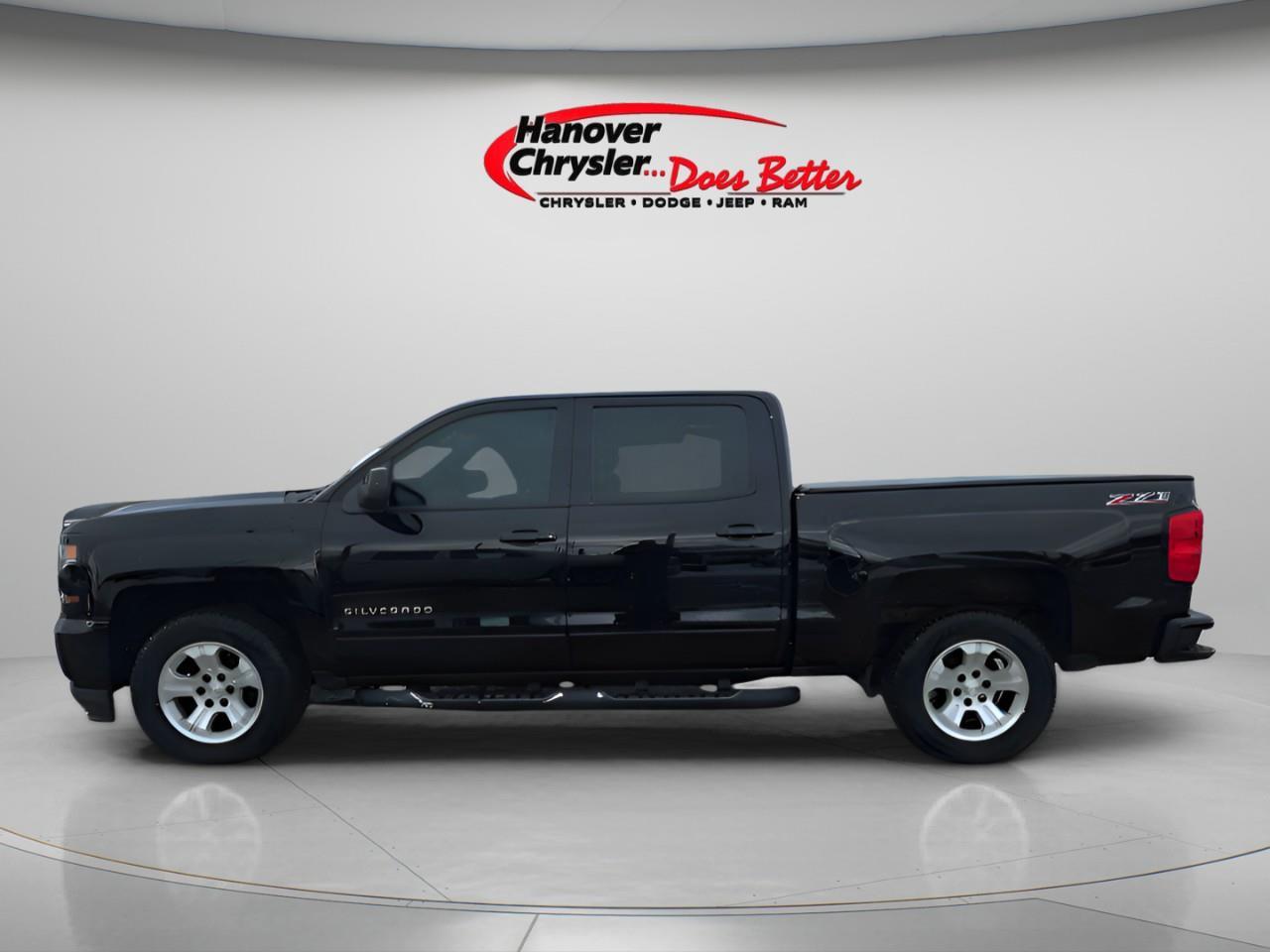 2017 Chevrolet Silverado 1500 Crew Cab Short Box 4-Wheel Drive LT w/1LT Photo