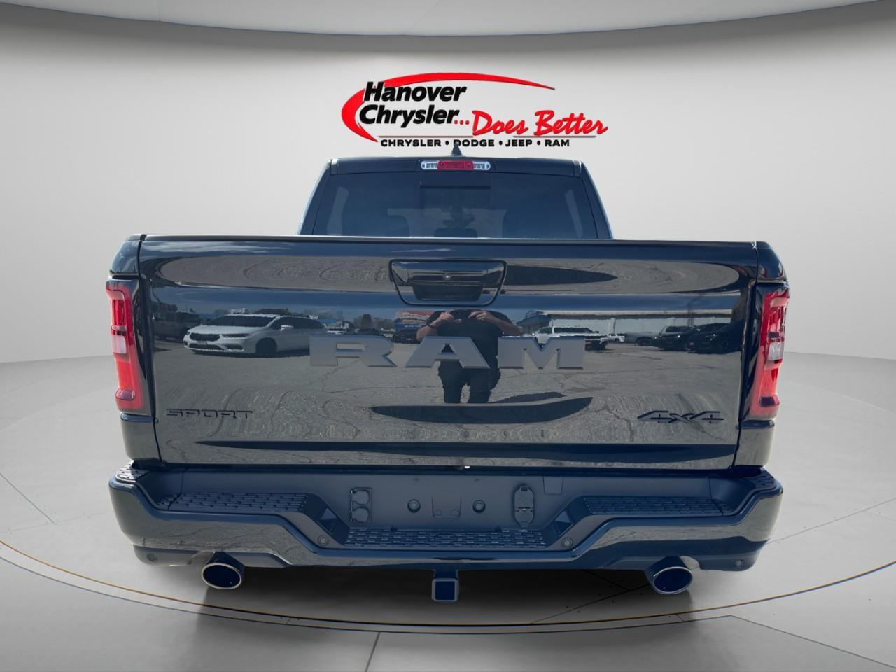 2026 RAM 1500 SPORT 4X4 CREW CAB 5'7" BOX Photo3
