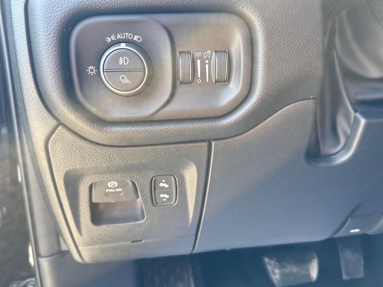 2026 RAM 1500 SPORT 4X4 CREW CAB 5'7" BOX Photo