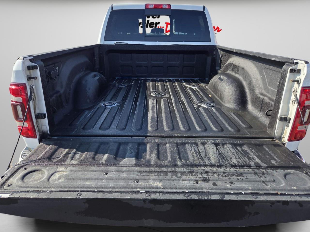 2022 RAM 2500 Laramie 4x4 Crew Cab 6'4" Box Photo2