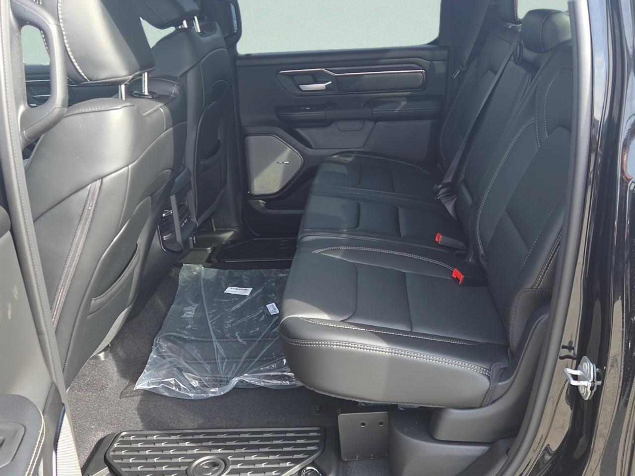 2026 RAM 1500 SPORT 4X4 CREW CAB 5'7" BOX Photo4