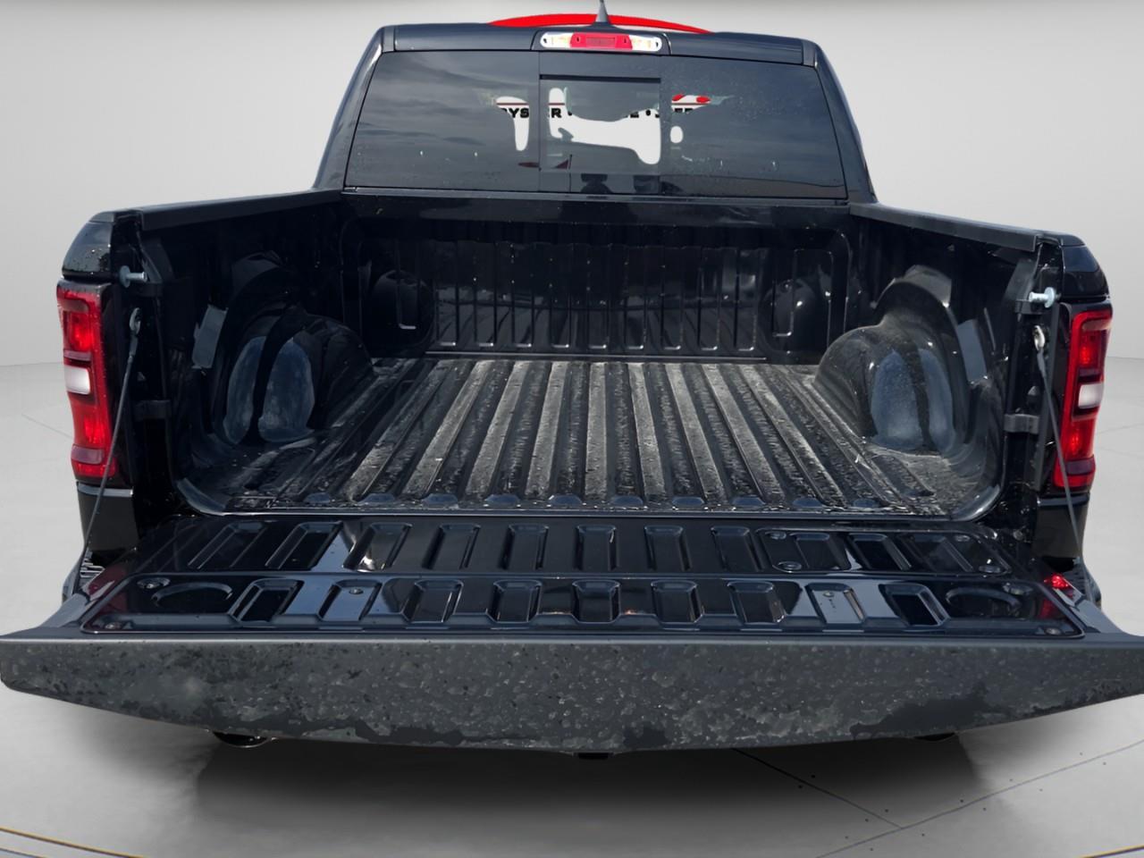 2026 RAM 1500 SPORT 4X4 CREW CAB 5'7" BOX Photo3