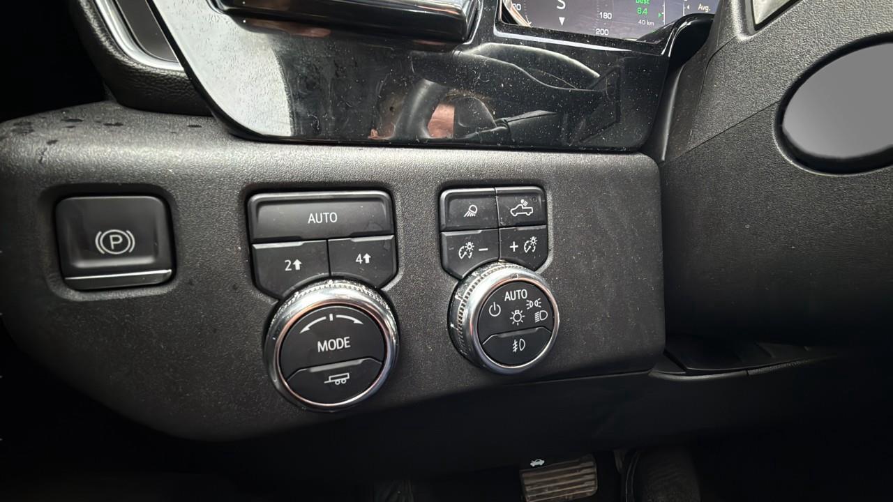 2024 GMC Sierra 1500 Crew Cab Short Box 4-Wheel Drive SLT Photo