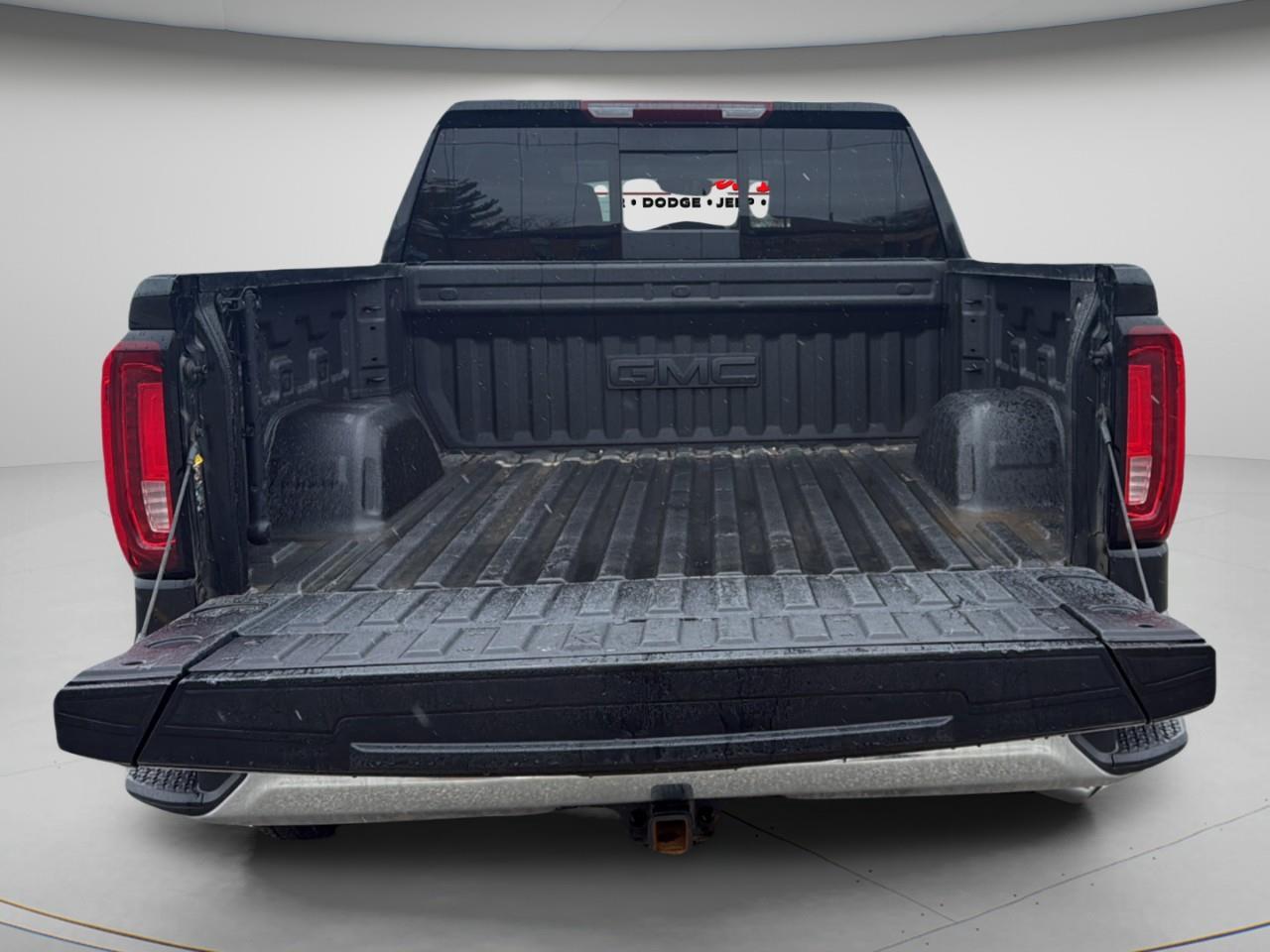 2024 GMC Sierra 1500 Crew Cab Short Box 4-Wheel Drive SLT Photo