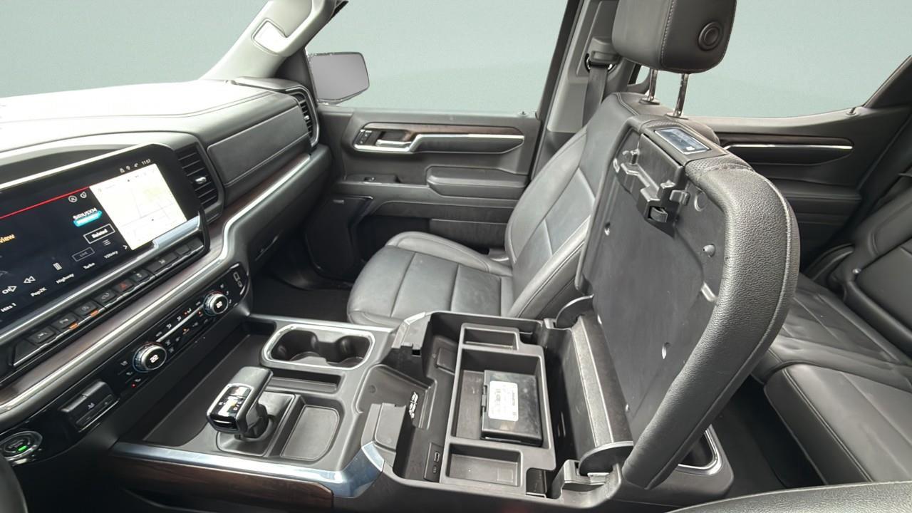 2024 GMC Sierra 1500 Crew Cab Short Box 4-Wheel Drive SLT Photo