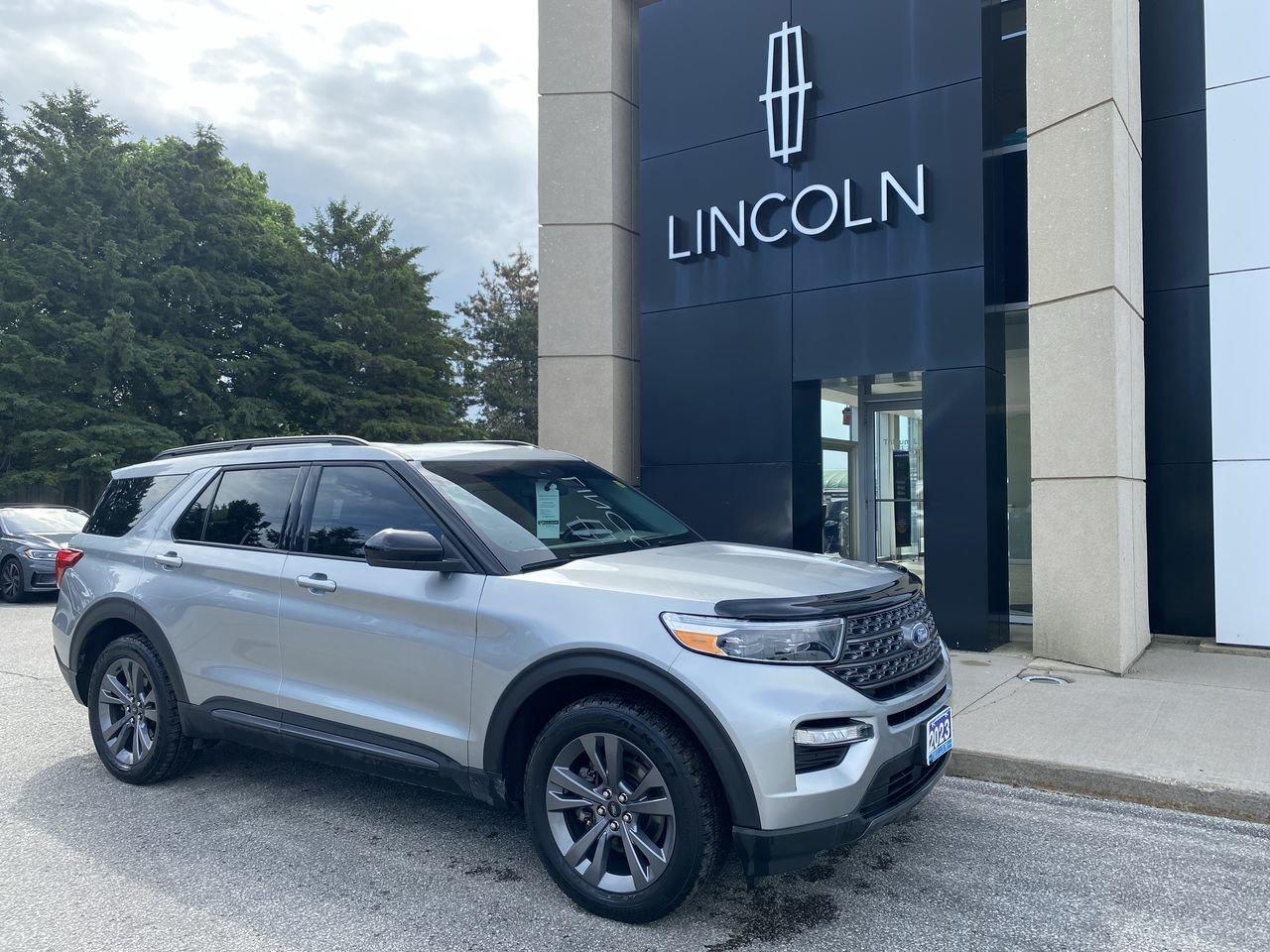 2023 Ford Explorer XLT Photo0