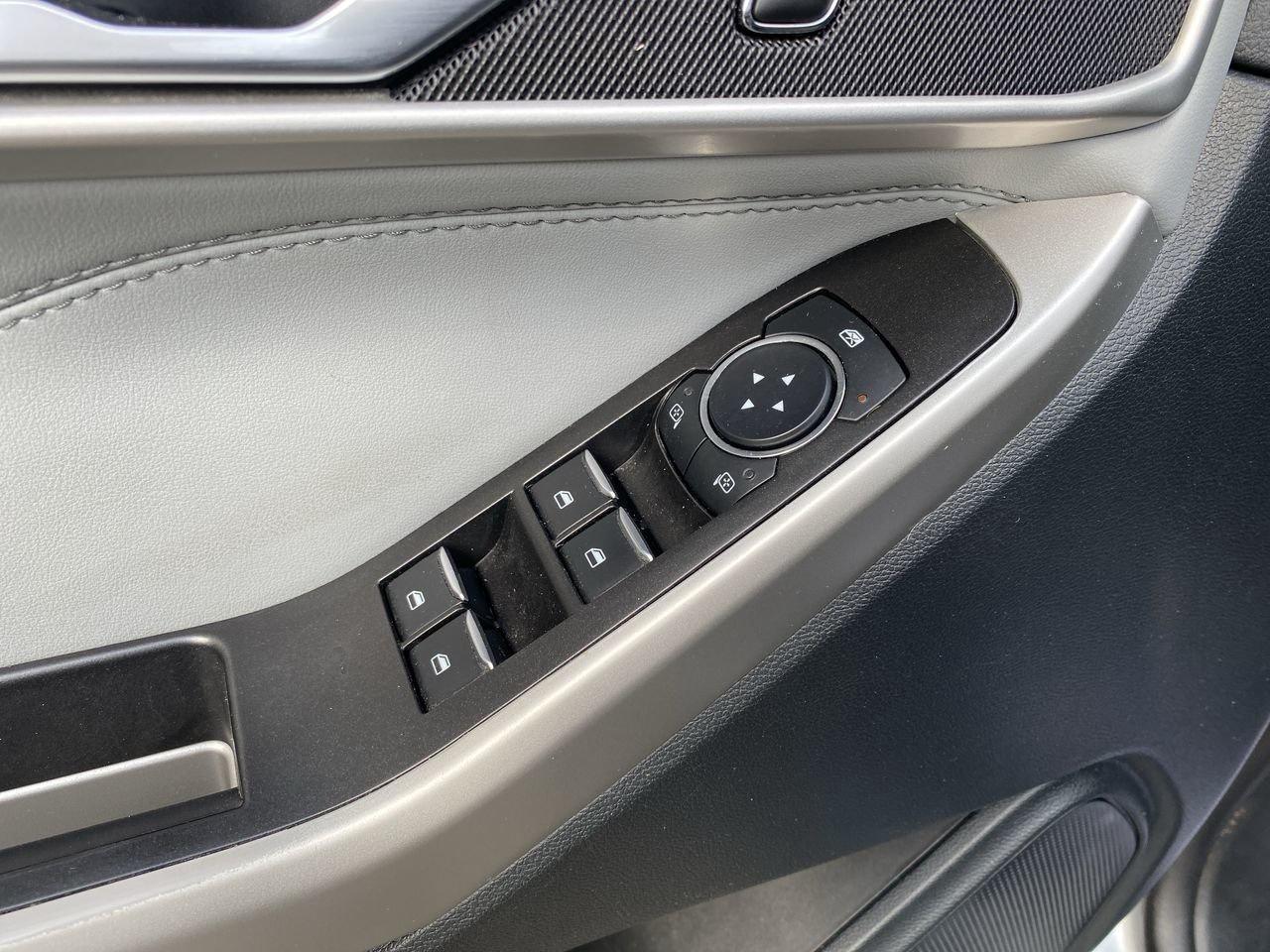 2023 Ford Explorer XLT Photo