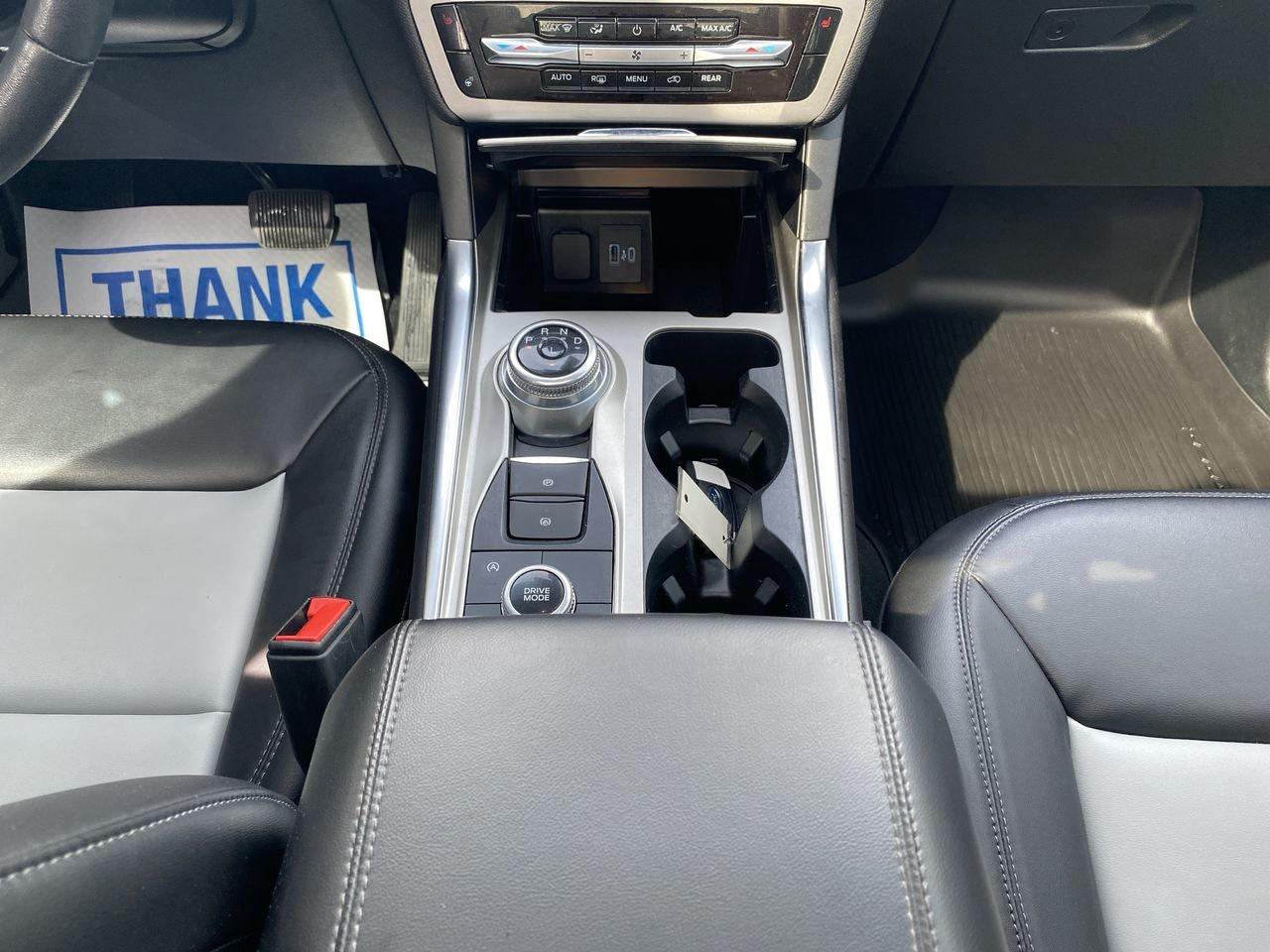2023 Ford Explorer XLT Photo