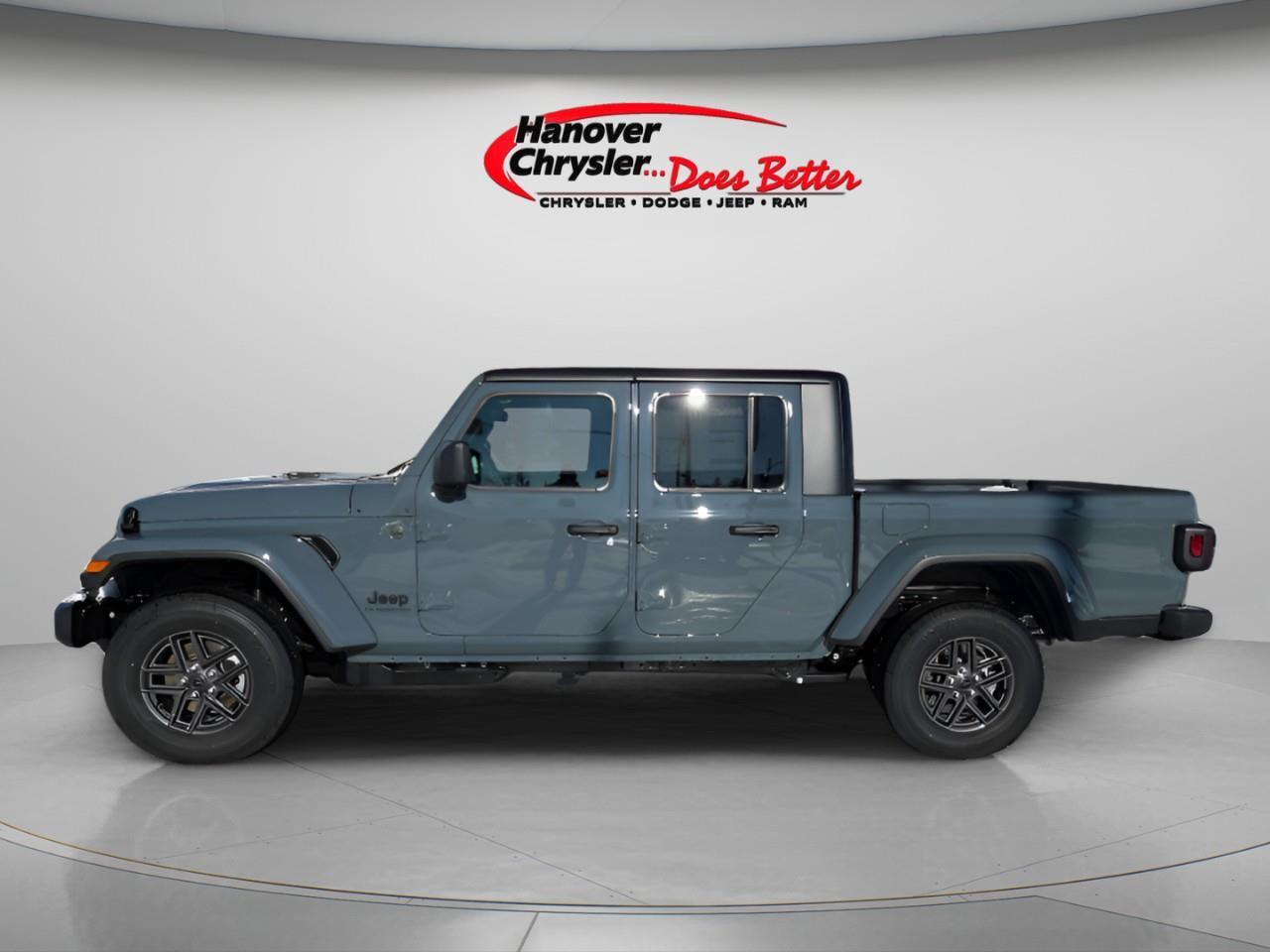 2026 Jeep Gladiator Sport S 4dr 4x4 Crew Cab 5 ft. box Photo