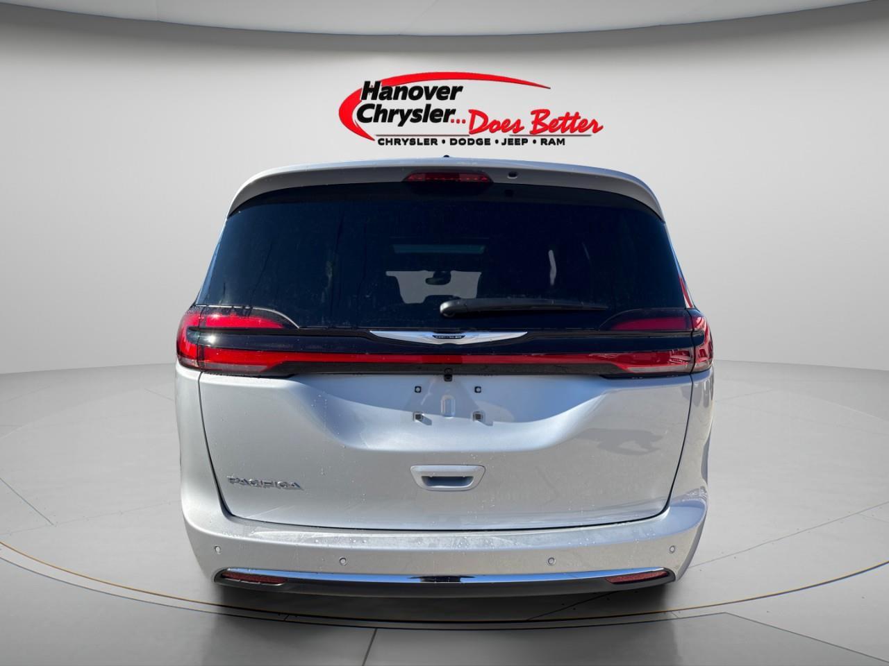2026 Chrysler Pacifica Select FWD Photo