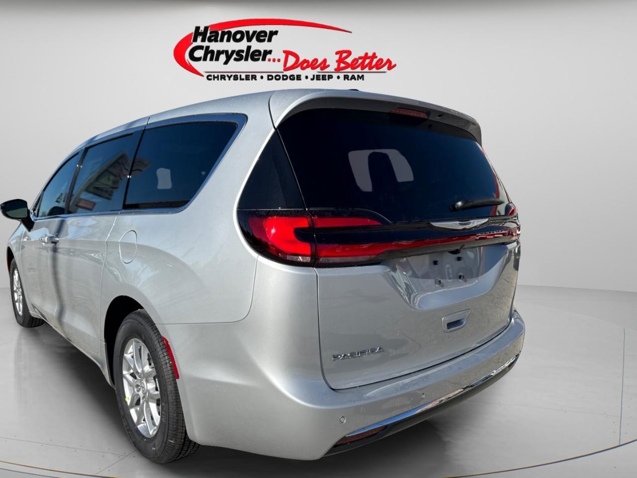 2026 Chrysler Pacifica Select FWD Photo