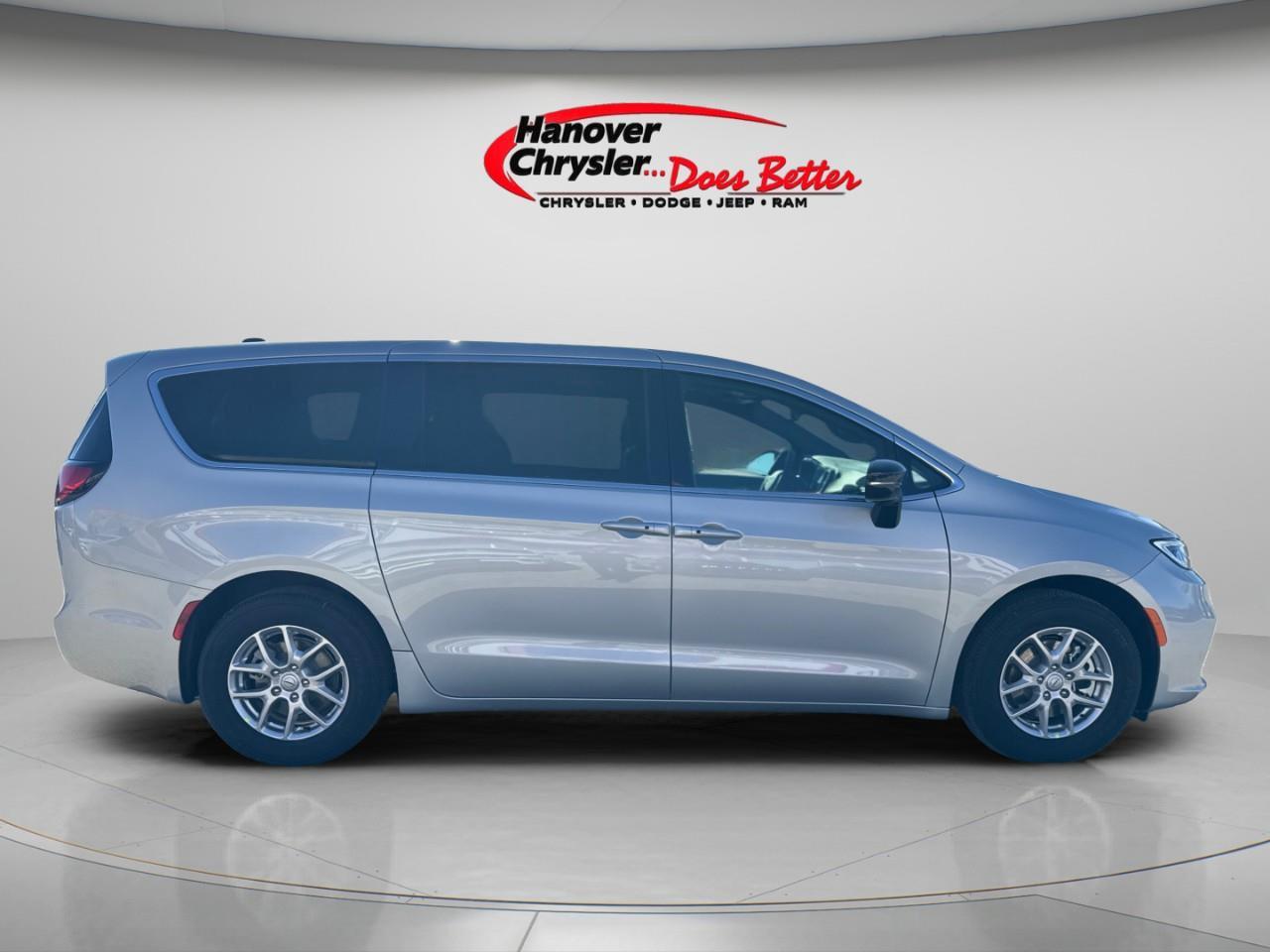 2026 Chrysler Pacifica Select FWD Photo