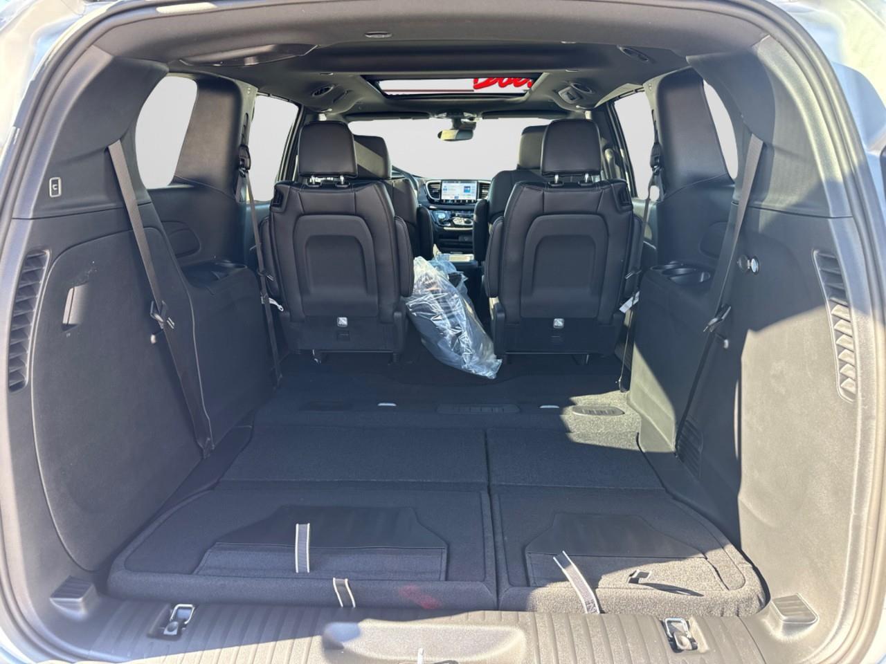 2026 Chrysler Pacifica Select FWD Photo