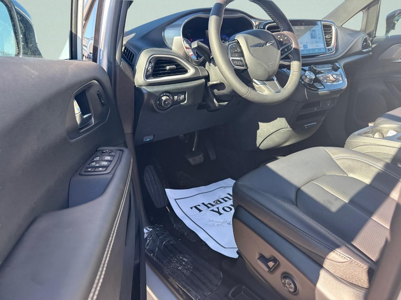 2026 Chrysler Pacifica Select FWD Photo