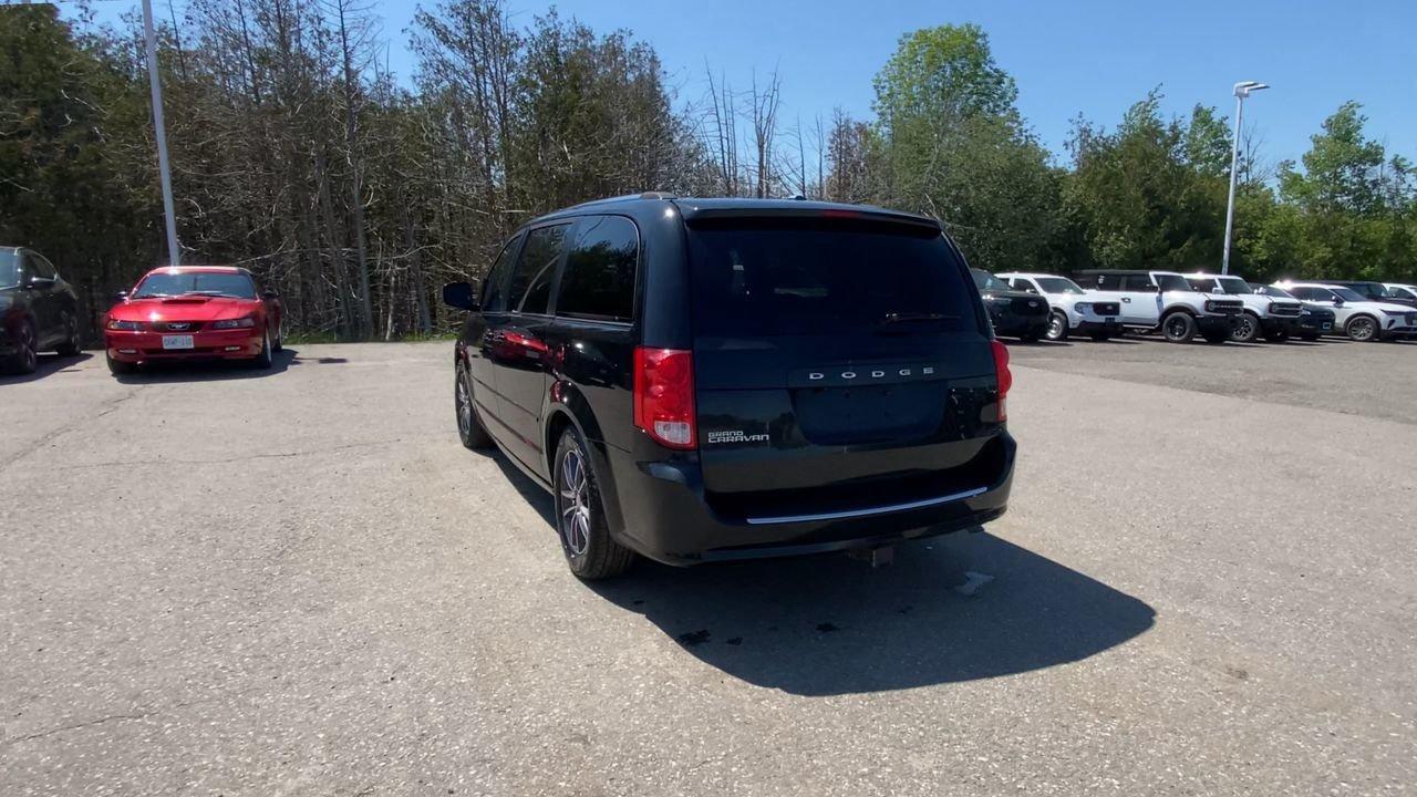 2017 Dodge Grand Caravan SXT Premium Plus Photo
