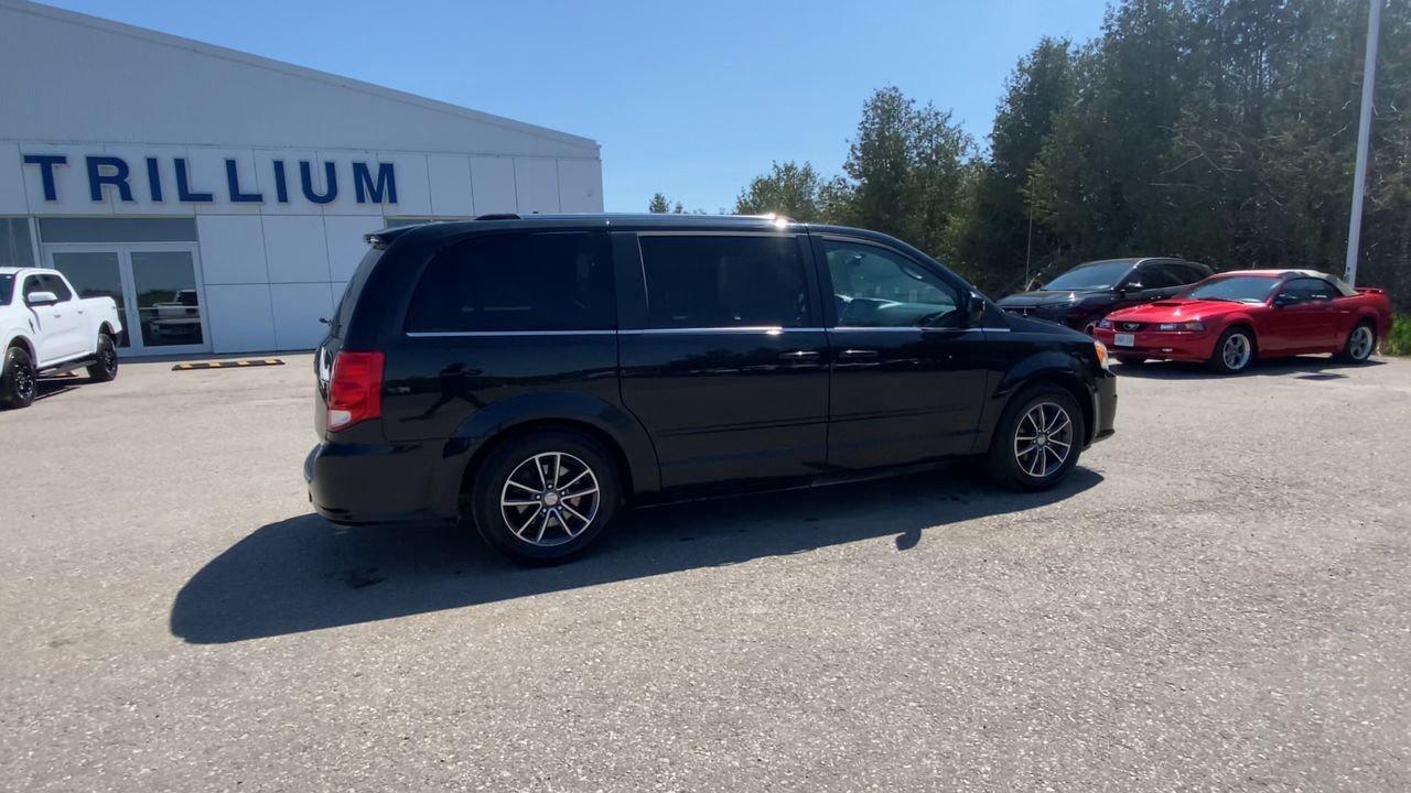 2017 Dodge Grand Caravan SXT Premium Plus Photo