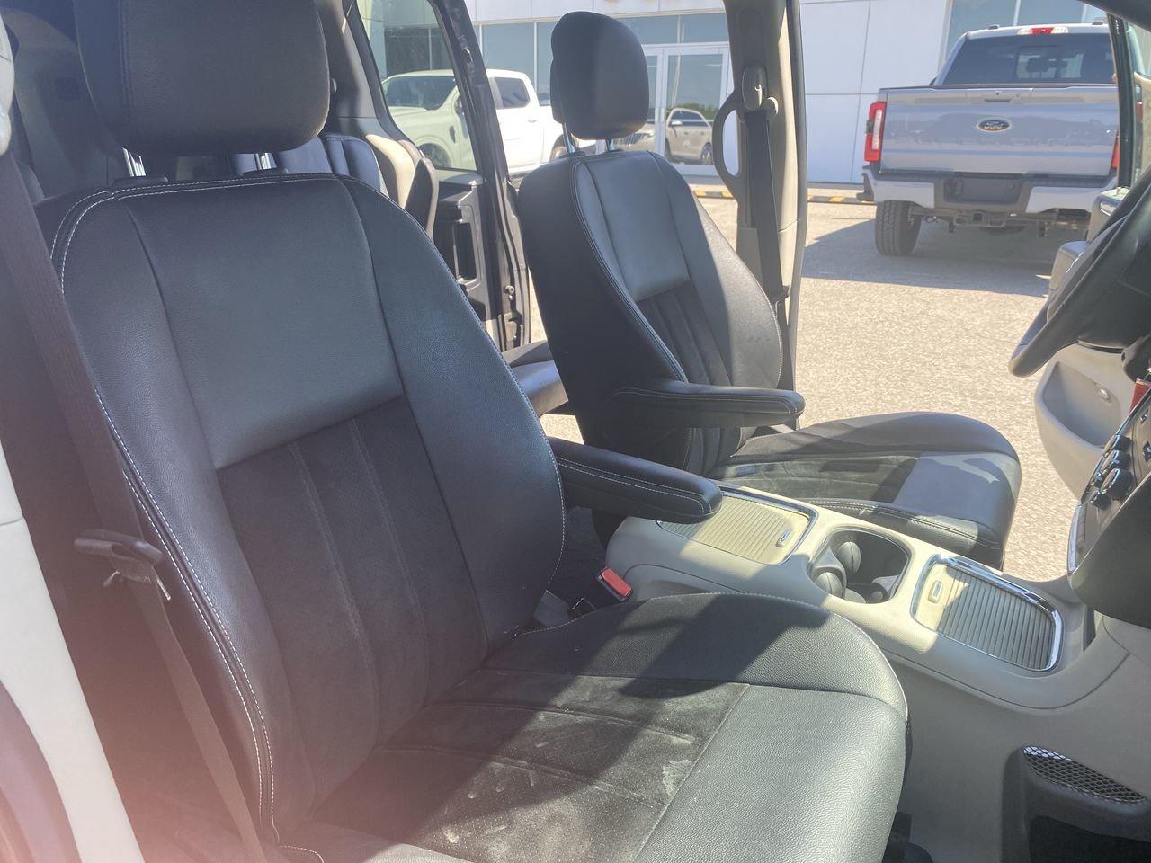 2017 Dodge Grand Caravan SXT Premium Plus Photo