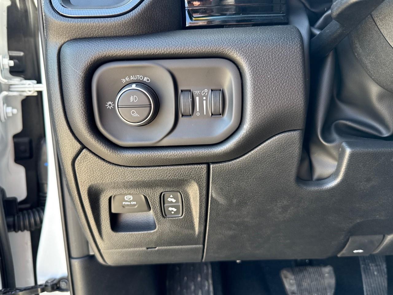2026 RAM 1500 SPORT 4X4 CREW CAB 5'7" BOX Photo