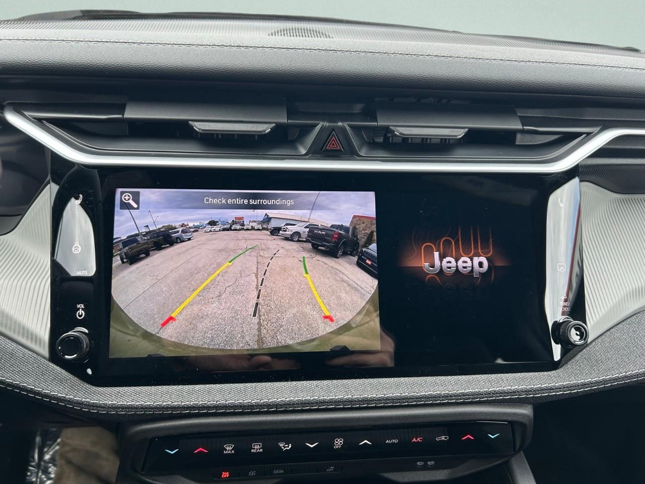 2026 Jeep Cherokee LAREDO 4x4 Photo