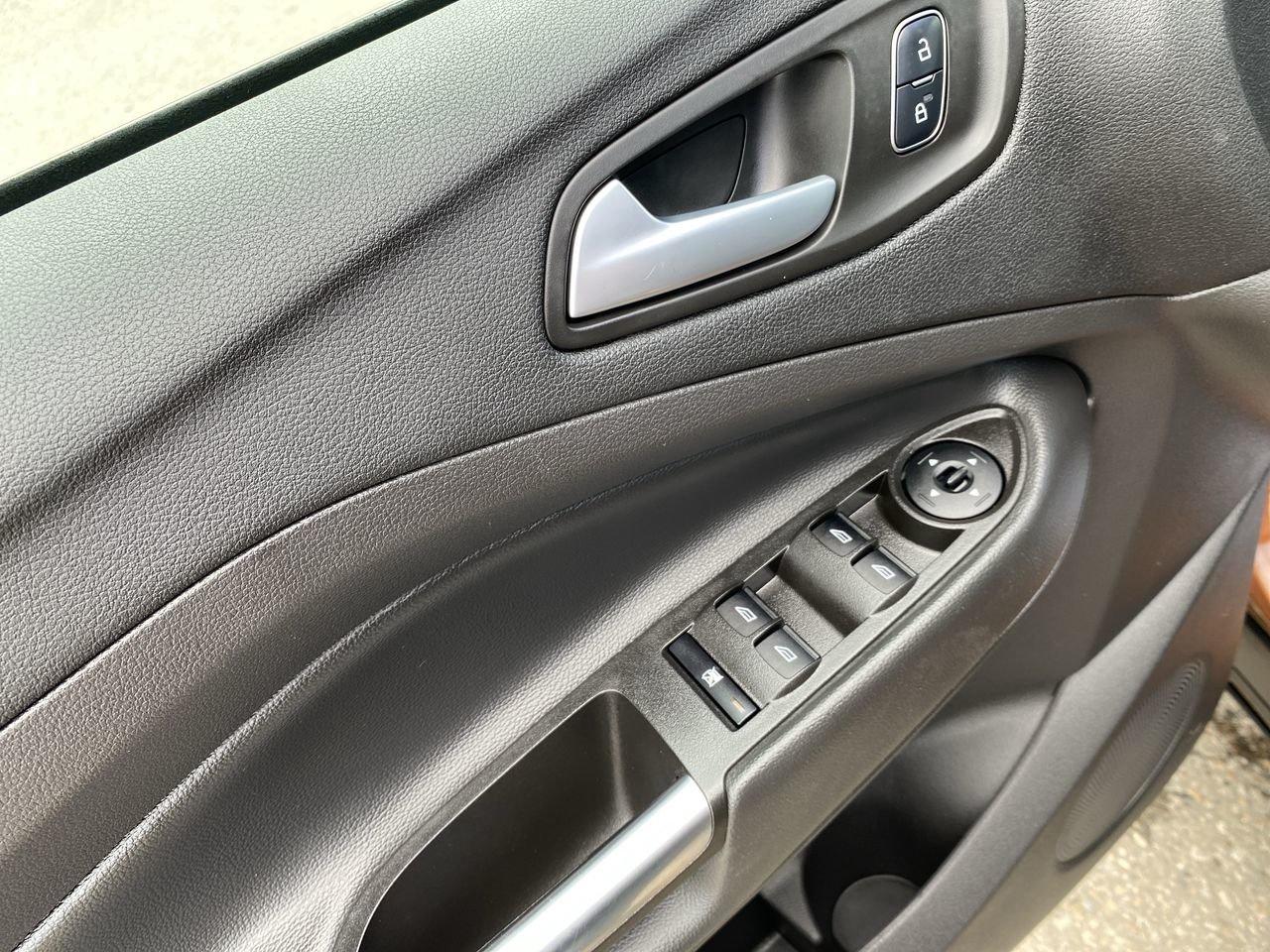 2017 Ford Escape SE Photo