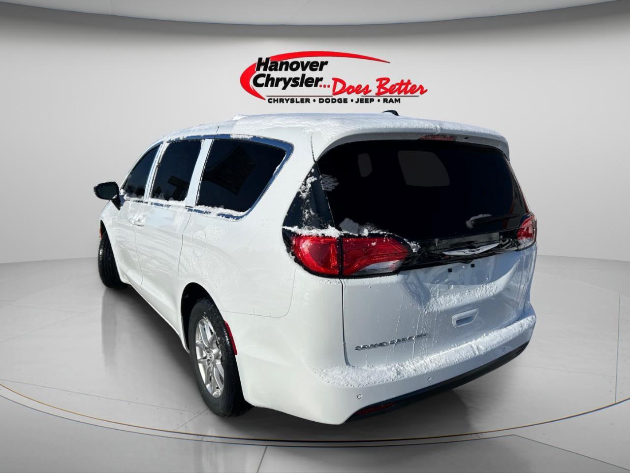2026 Chrysler Grand Caravan SXT 2WD Photo2