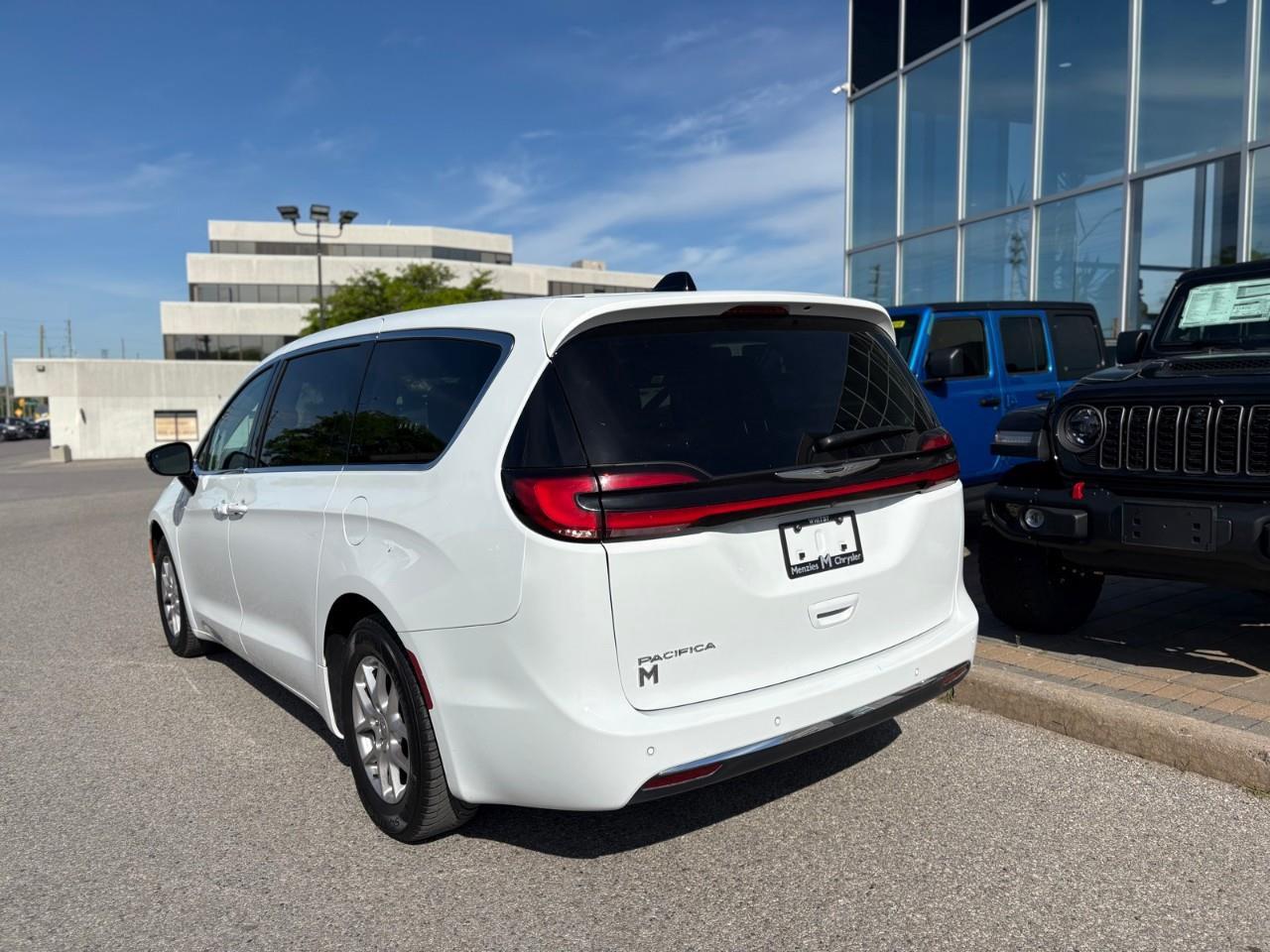 2024 Chrysler Pacifica Touring-L Front-Wheel Drive Passenger Van Photo2