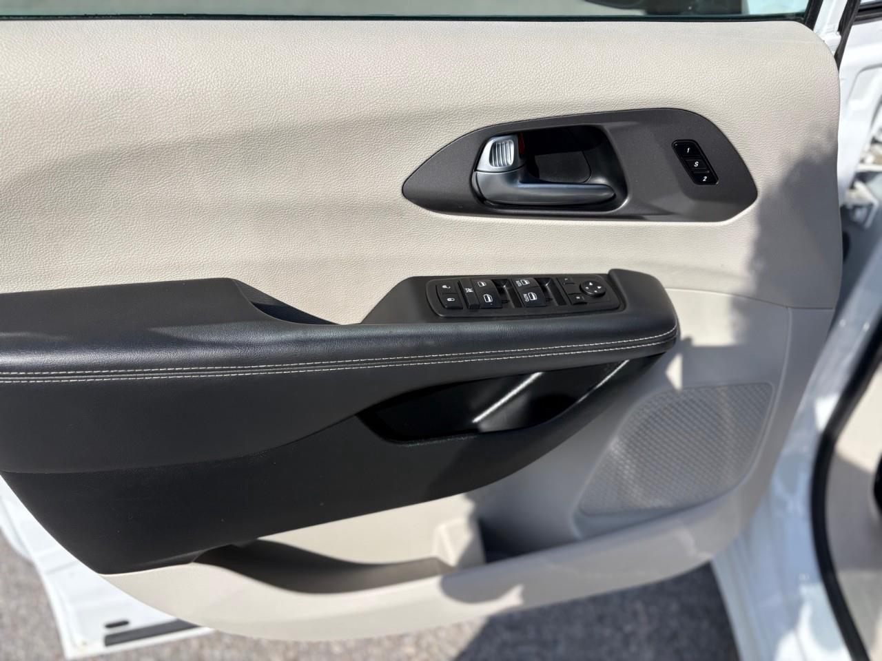 2024 Chrysler Pacifica Touring-L Front-Wheel Drive Passenger Van Photo