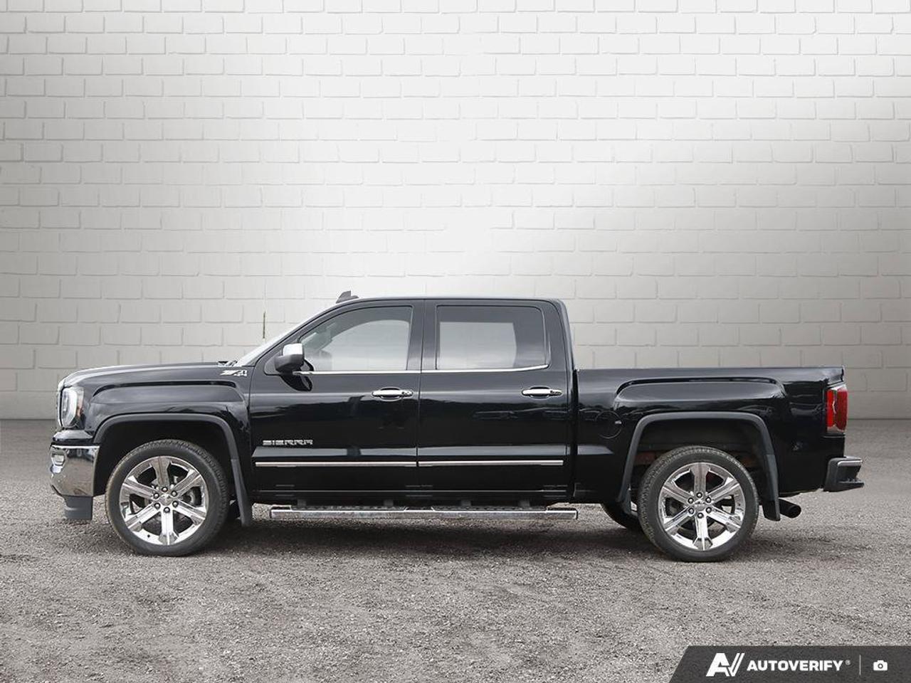 2017 GMC Sierra 1500 SLTSLT PREMIUM PLUS, 5.3L V8, 4X4, ALLOYS, LEATHER Photo