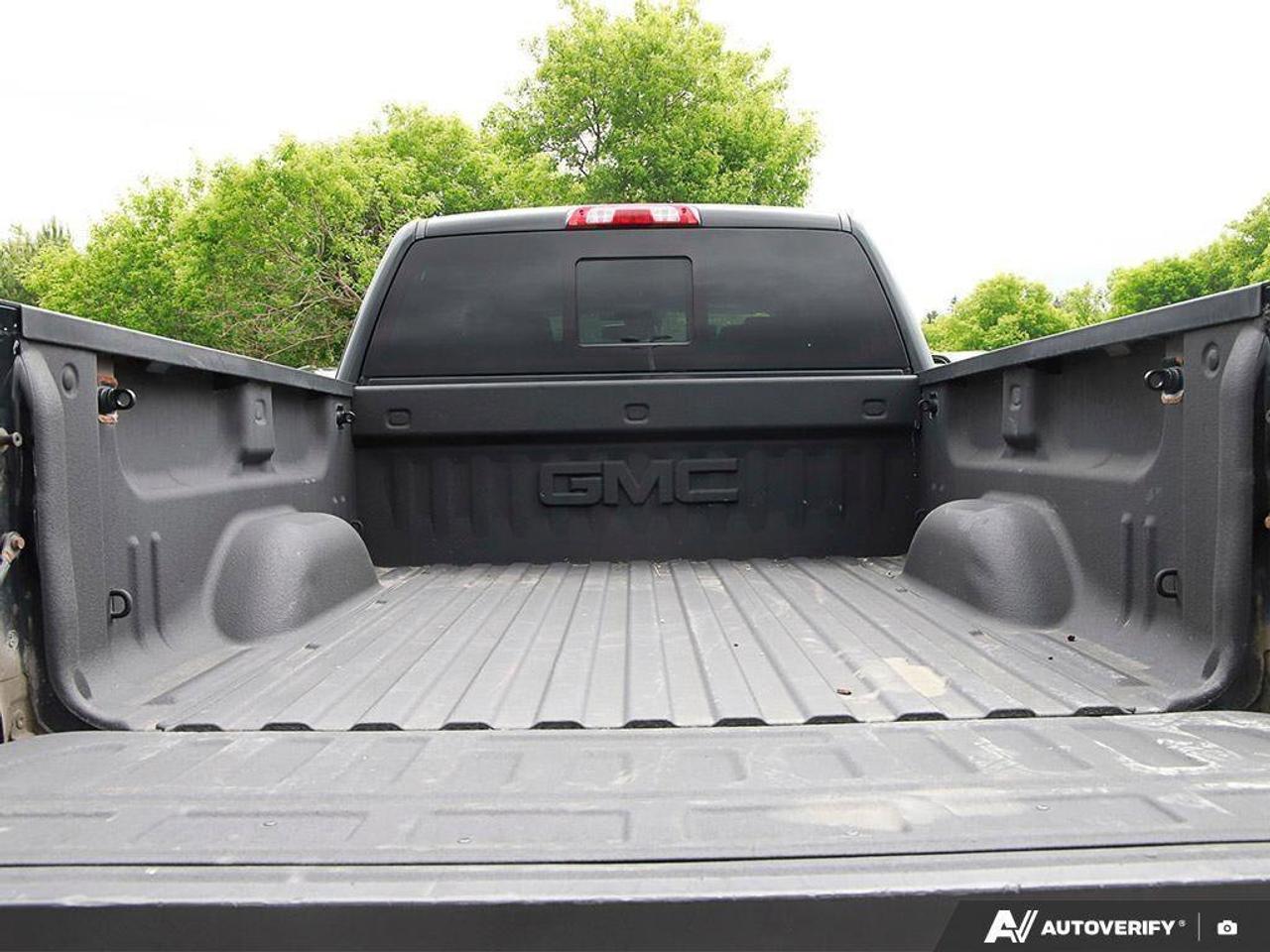 2017 GMC Sierra 1500 SLTSLT PREMIUM PLUS, 5.3L V8, 4X4, ALLOYS, LEATHER Photo
