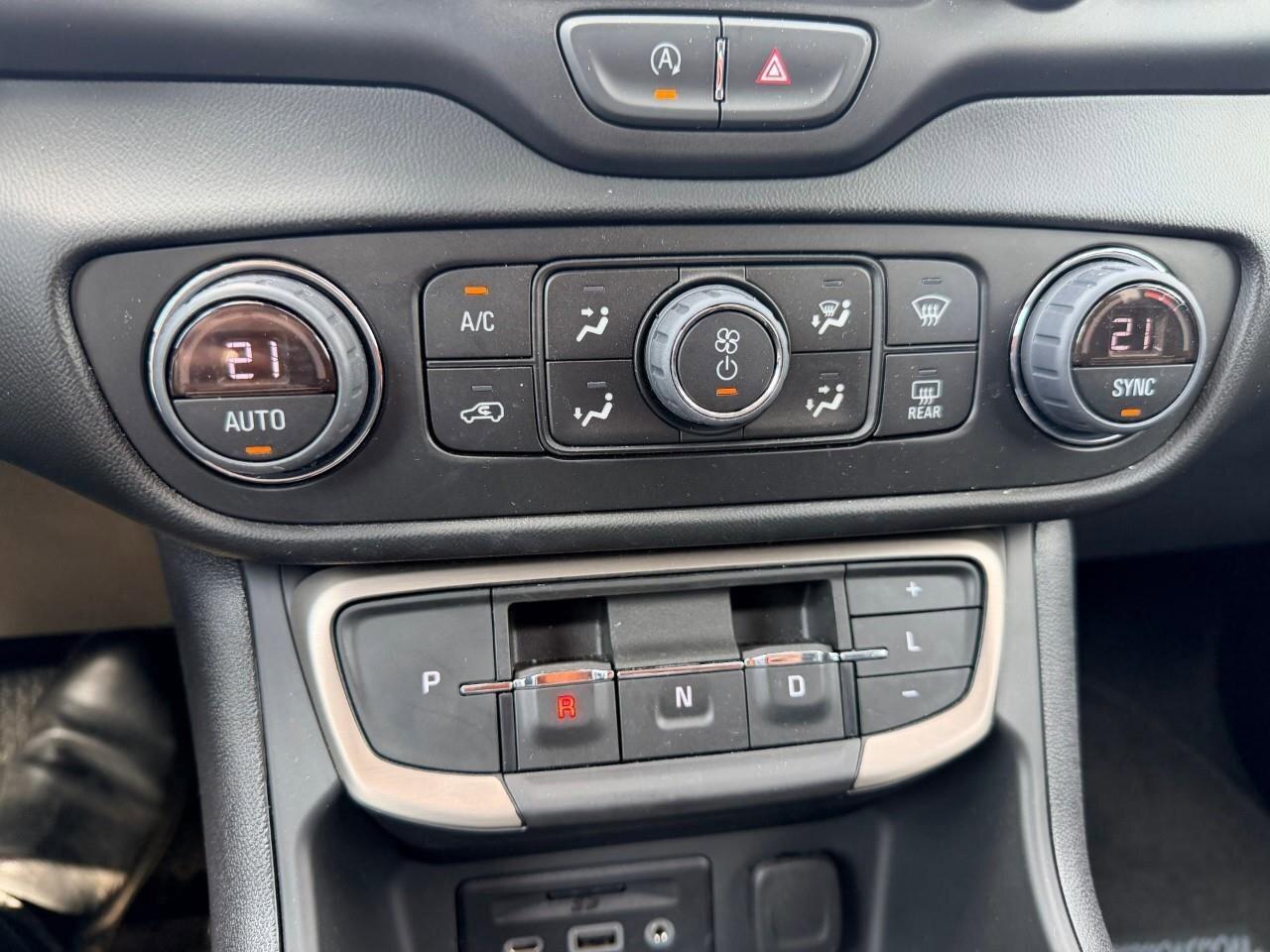 2022 GMC Terrain DenaliDENALI, 1.5L 4-CYL, AWD, ALLOYS, LEATHER, HU Photo