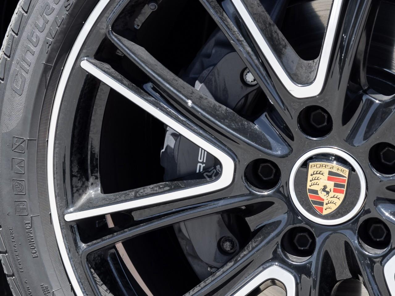 2023 Porsche Panamera  Photo4