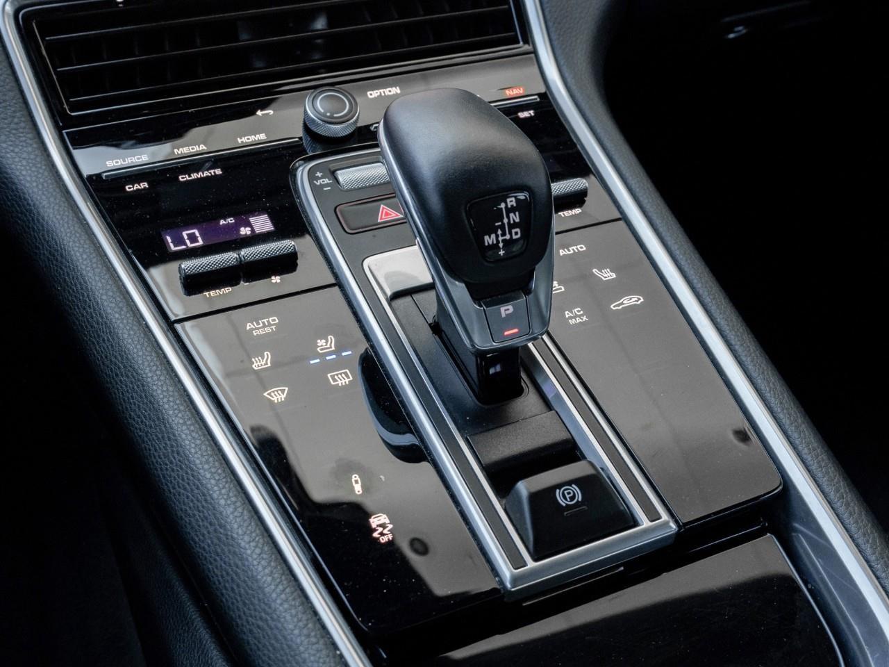 2023 Porsche Panamera  Photo