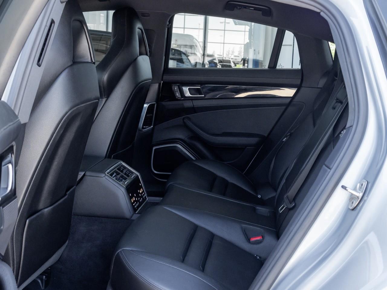 2023 Porsche Panamera  Photo