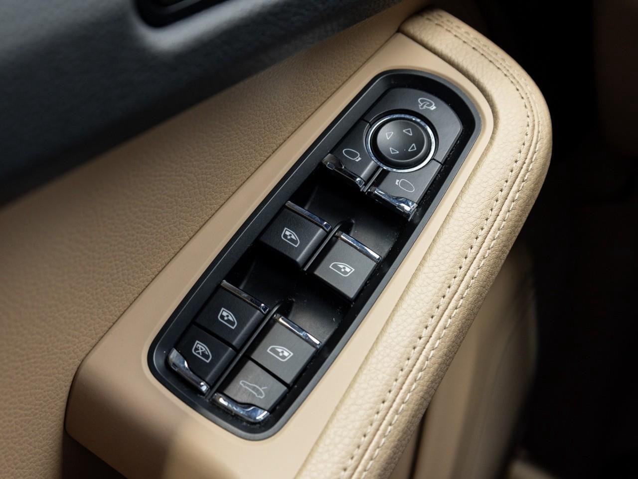 2023 Porsche Macan S 4dr All-Wheel Drive Photo