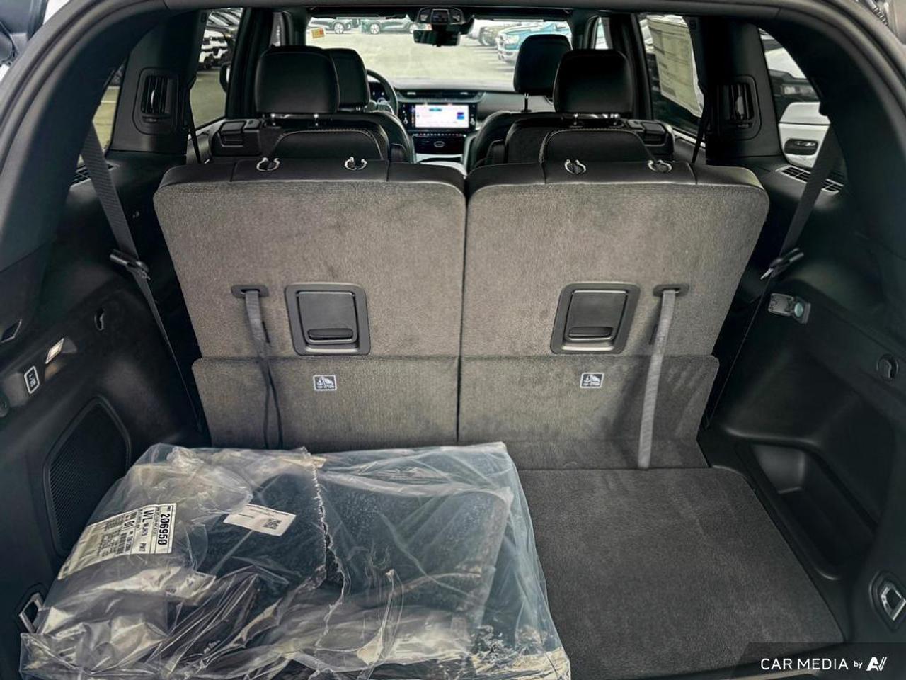 2026 Jeep Grand Cherokee L Base 4dr 4x4 Photo