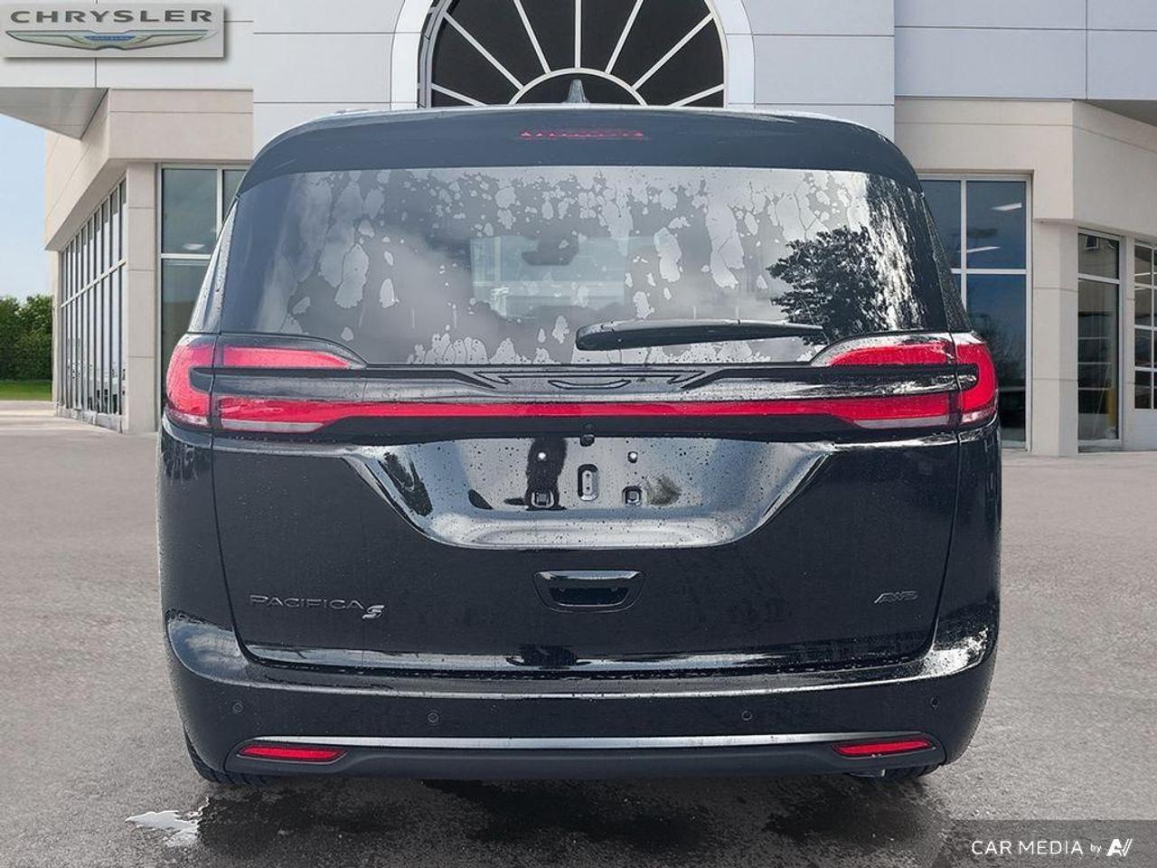 2027 Chrysler Pacifica Select All-Wheel Drive Passenger Van Photo