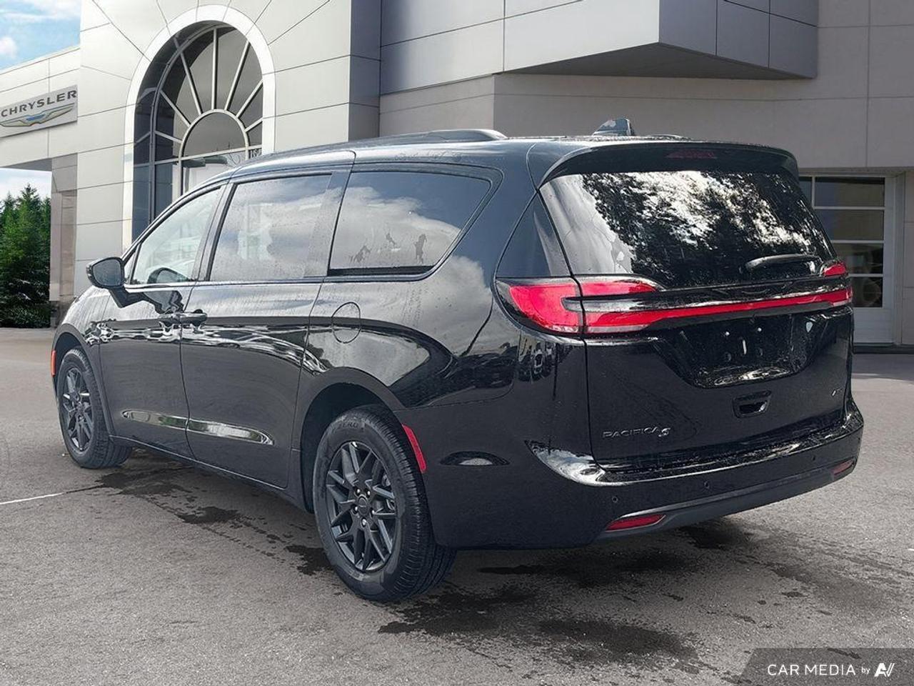 2027 Chrysler Pacifica Select All-Wheel Drive Passenger Van Photo3