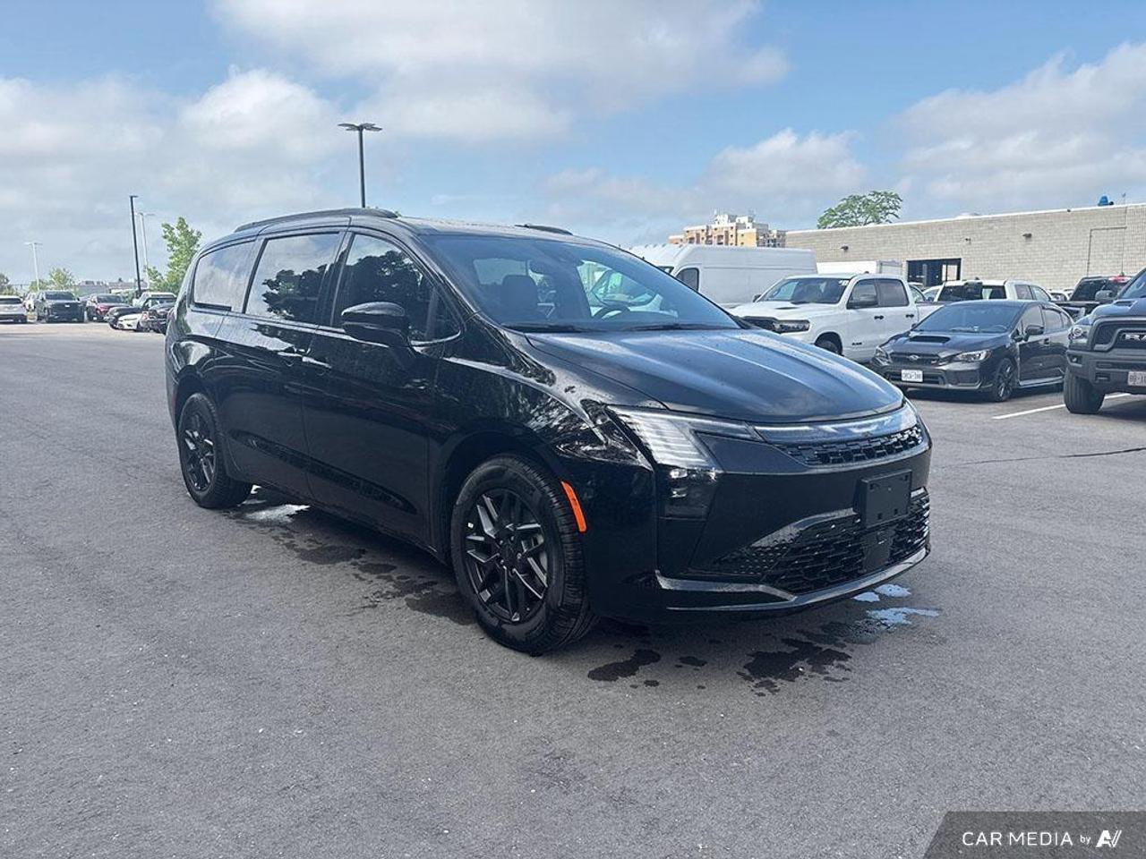 2027 Chrysler Pacifica Select All-Wheel Drive Passenger Van Photo