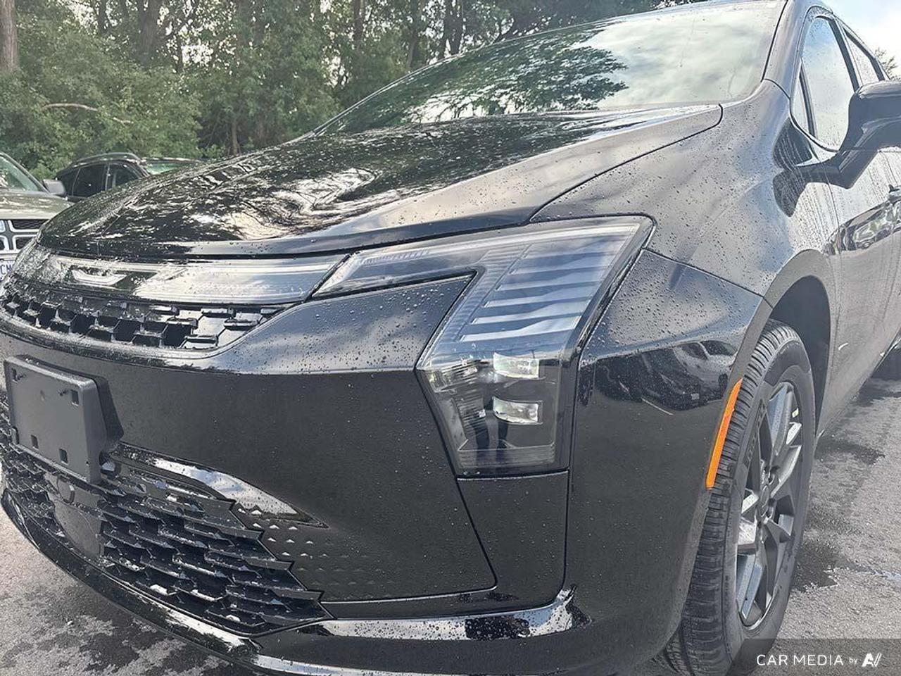 2027 Chrysler Pacifica Select All-Wheel Drive Passenger Van Photo
