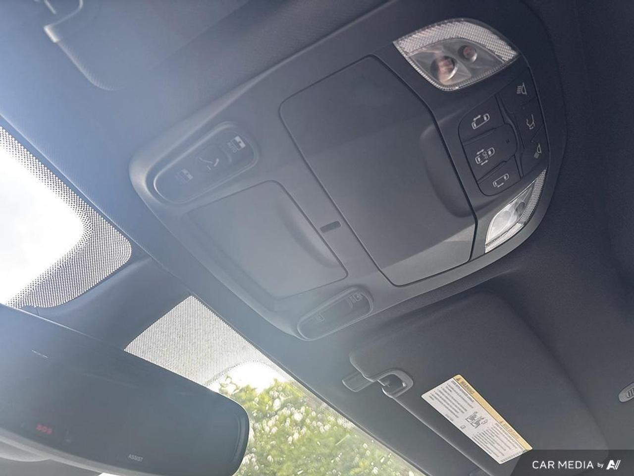 2027 Chrysler Pacifica Select All-Wheel Drive Passenger Van Photo