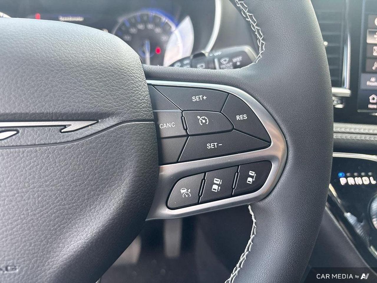 2027 Chrysler Pacifica Select All-Wheel Drive Passenger Van Photo