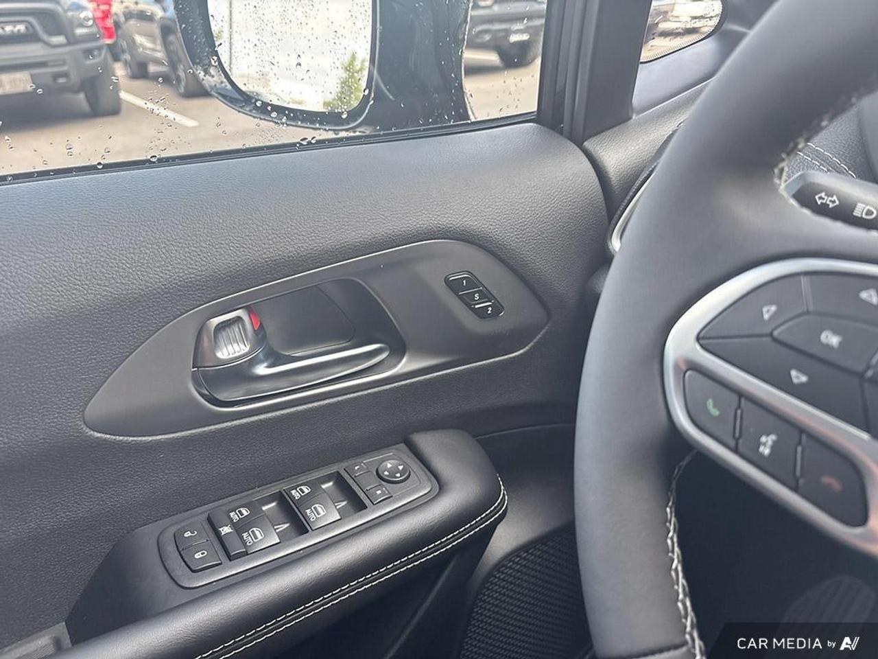 2027 Chrysler Pacifica Select All-Wheel Drive Passenger Van Photo