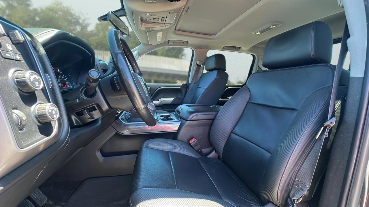 2017 GMC Sierra 1500 4WD Crew Cab 153.0  SLT Photo