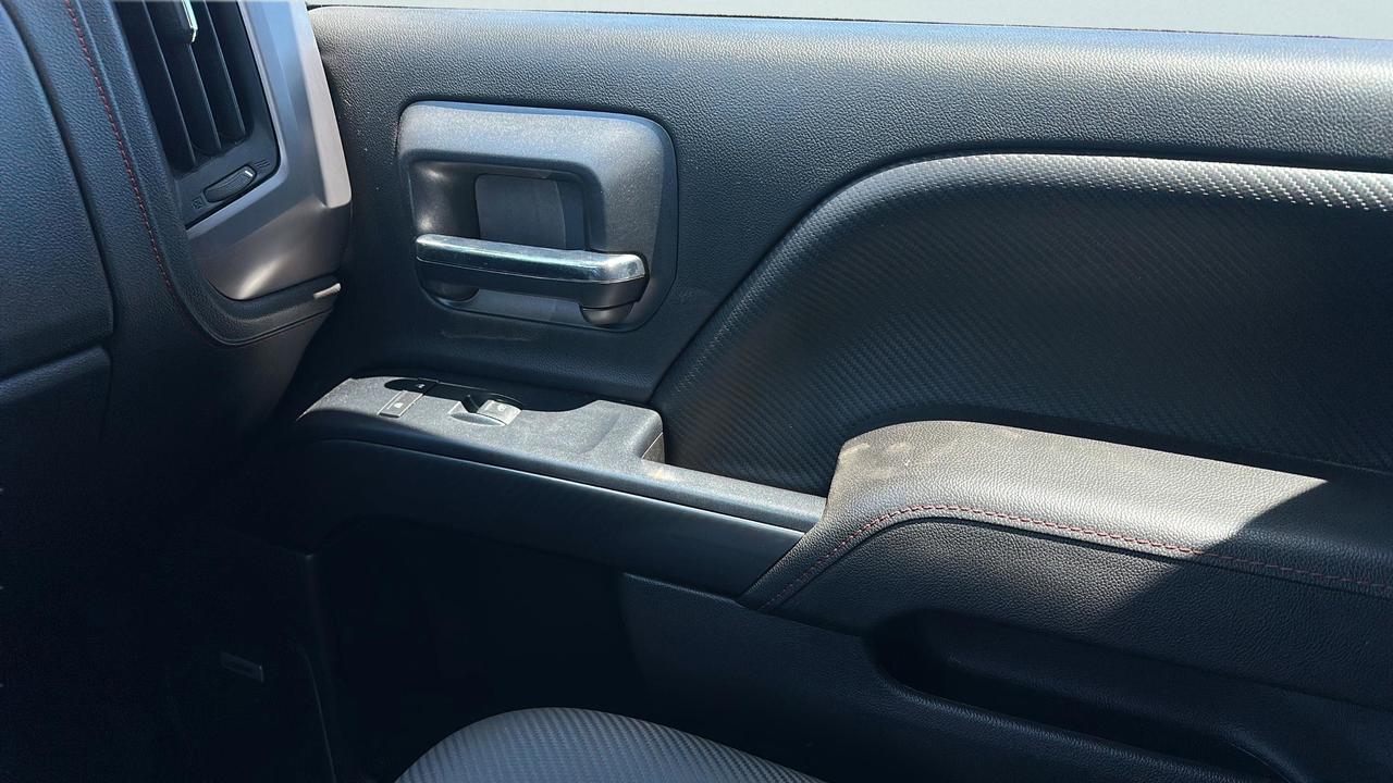 2017 GMC Sierra 1500 4WD Crew Cab 153.0  SLT Photo
