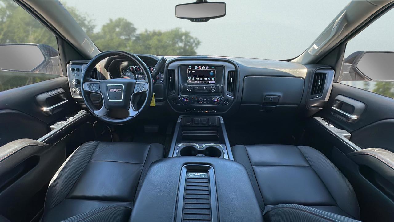 2017 GMC Sierra 1500 4WD Crew Cab 153.0  SLT Photo