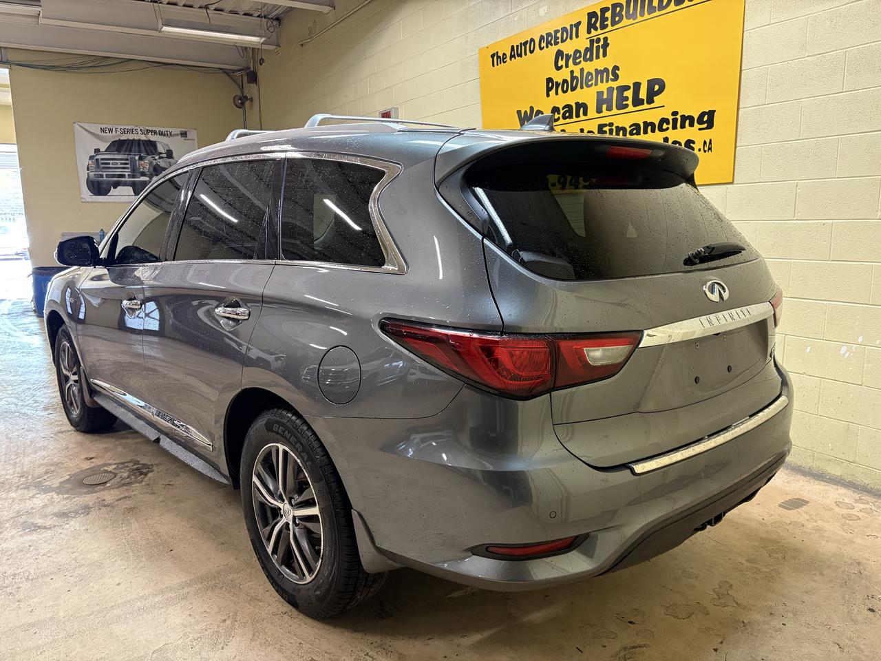 2017 Infiniti QX60  Photo2