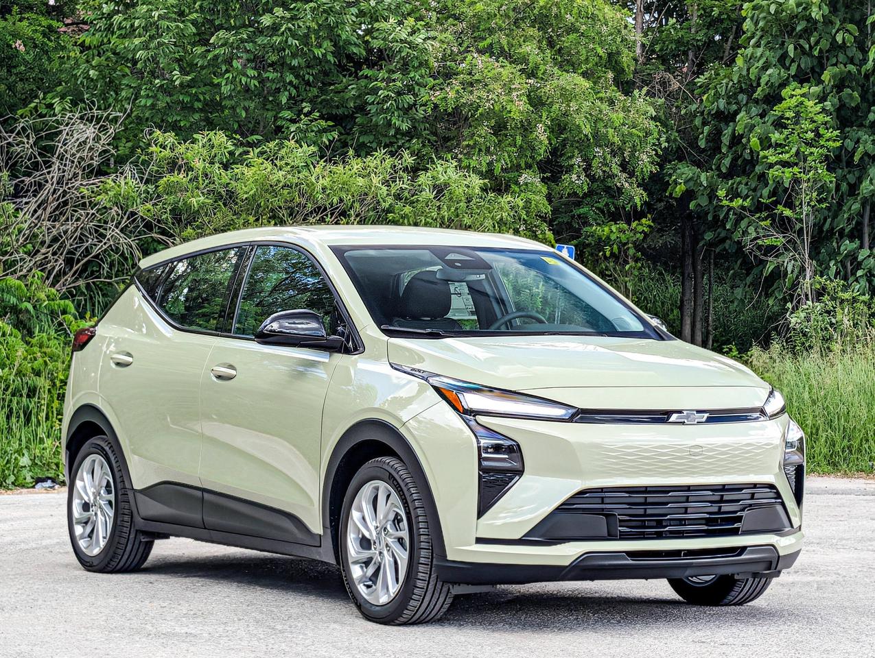 2027 Chevrolet Bolt LT Photo