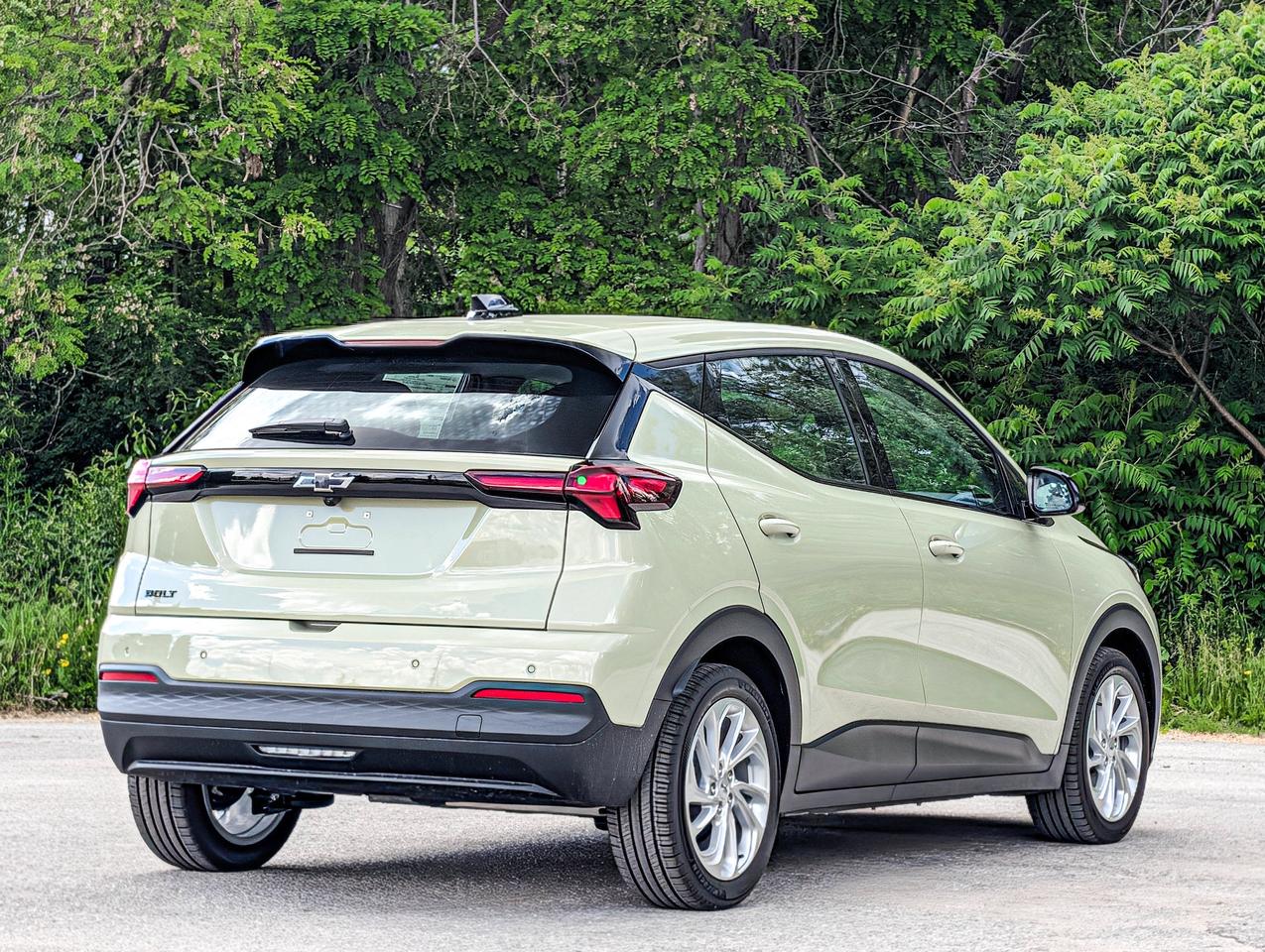 2027 Chevrolet Bolt LT Photo